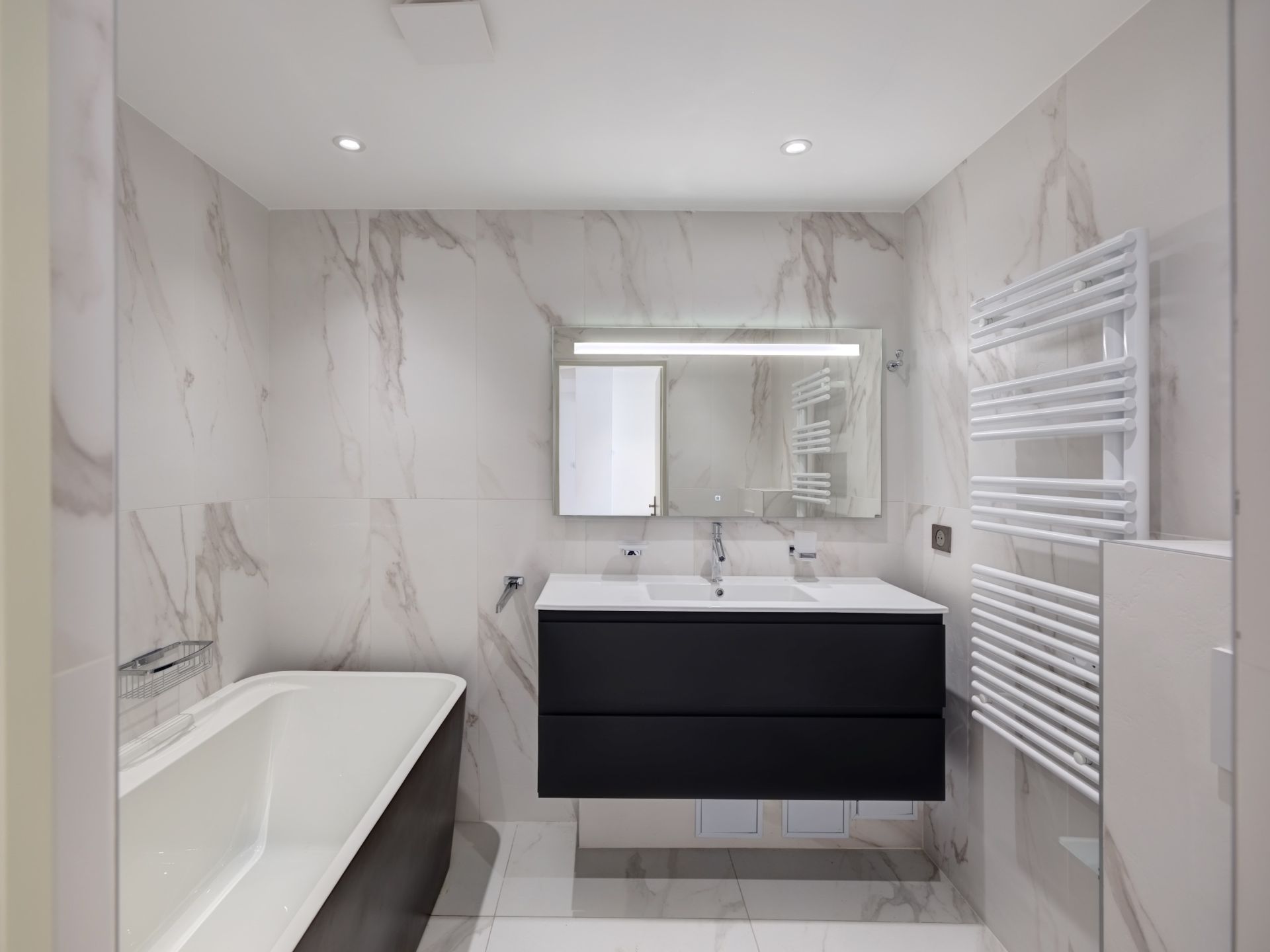 apartment 6 Rooms for sale on CANNES (06400)