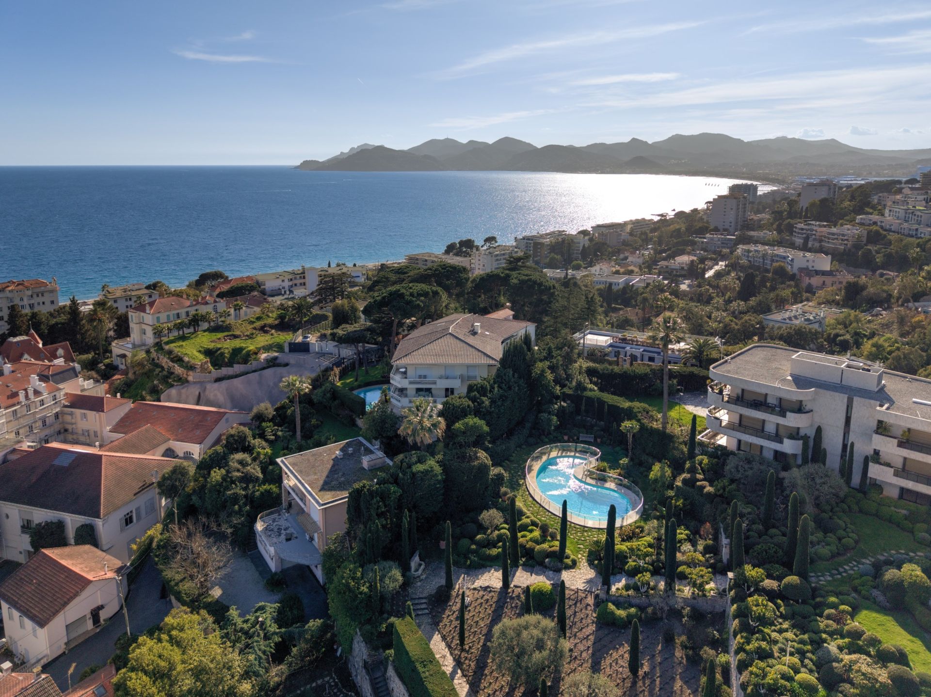 apartment 6 Rooms for sale on CANNES (06400)