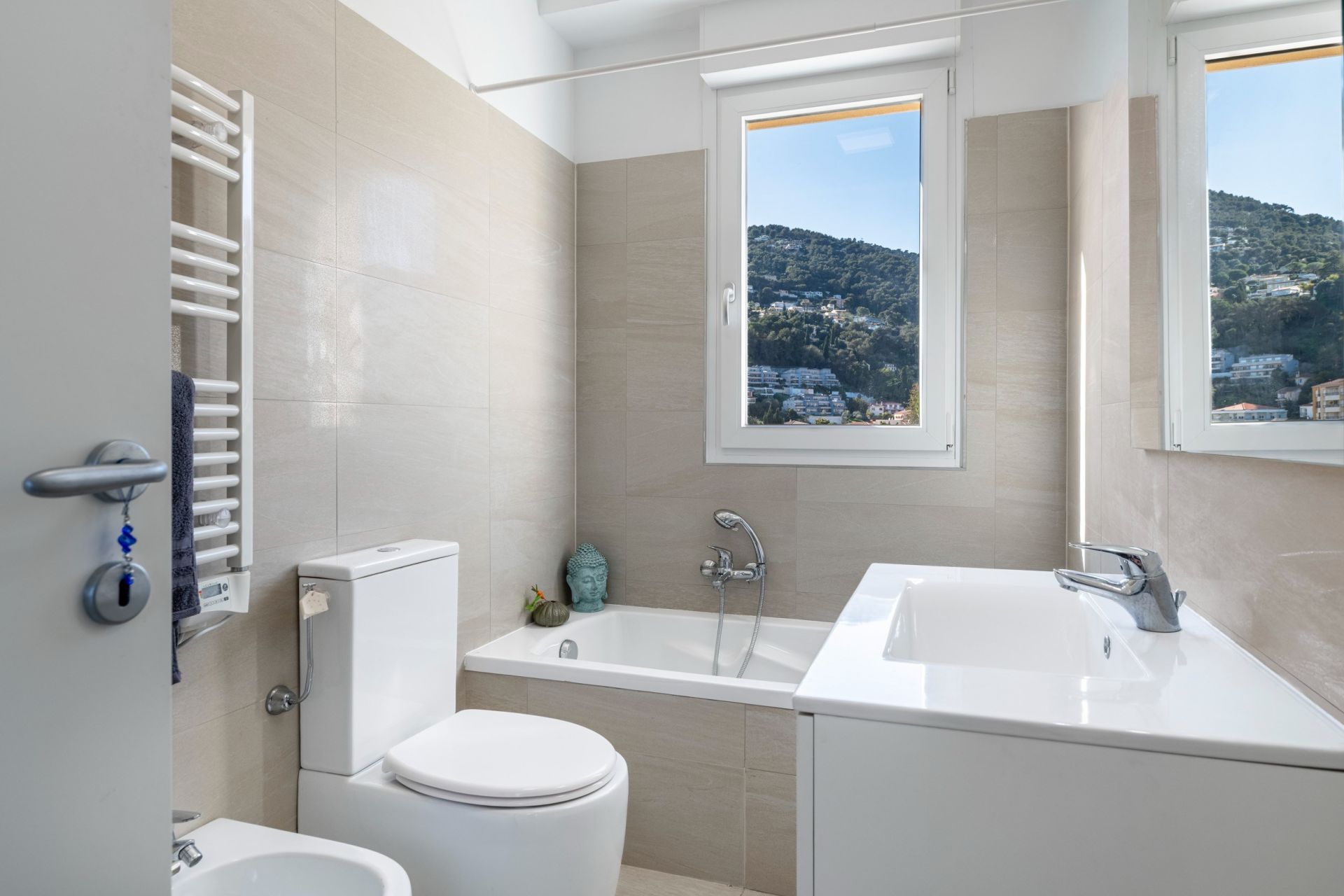 apartment 6 Rooms for sale on MENTON (06500)