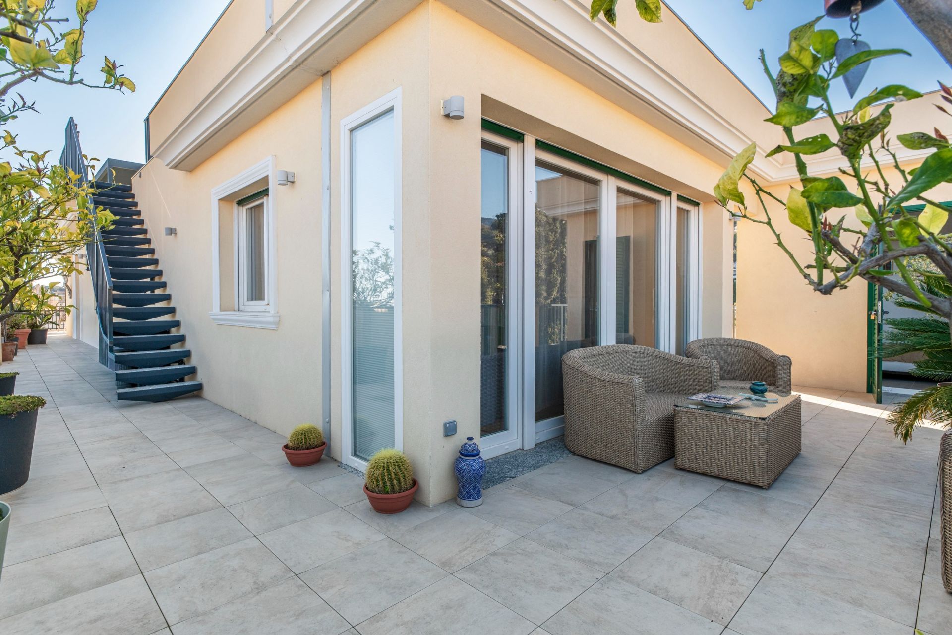 apartment 6 Rooms for sale on MENTON (06500)