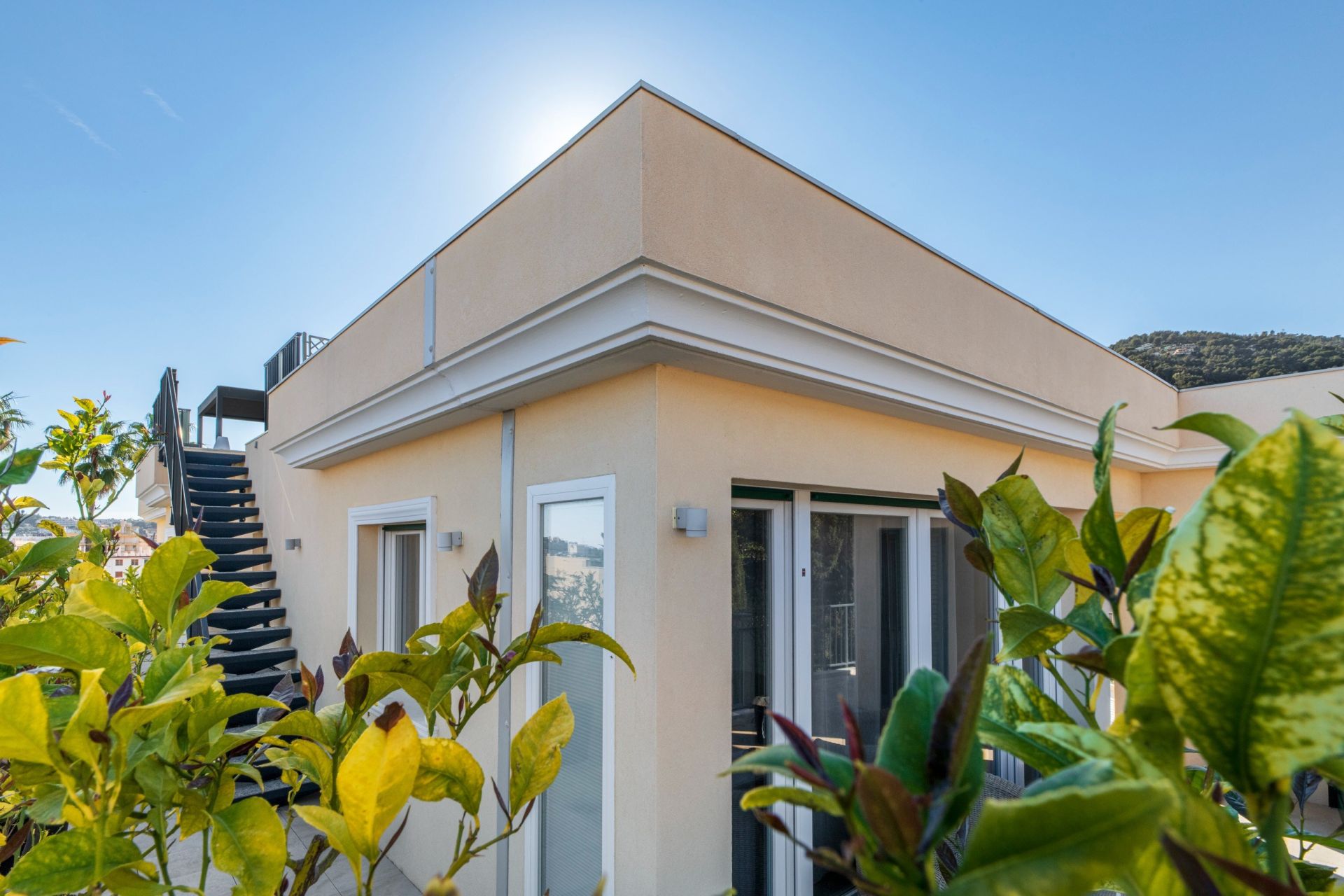 apartment 6 Rooms for sale on MENTON (06500)