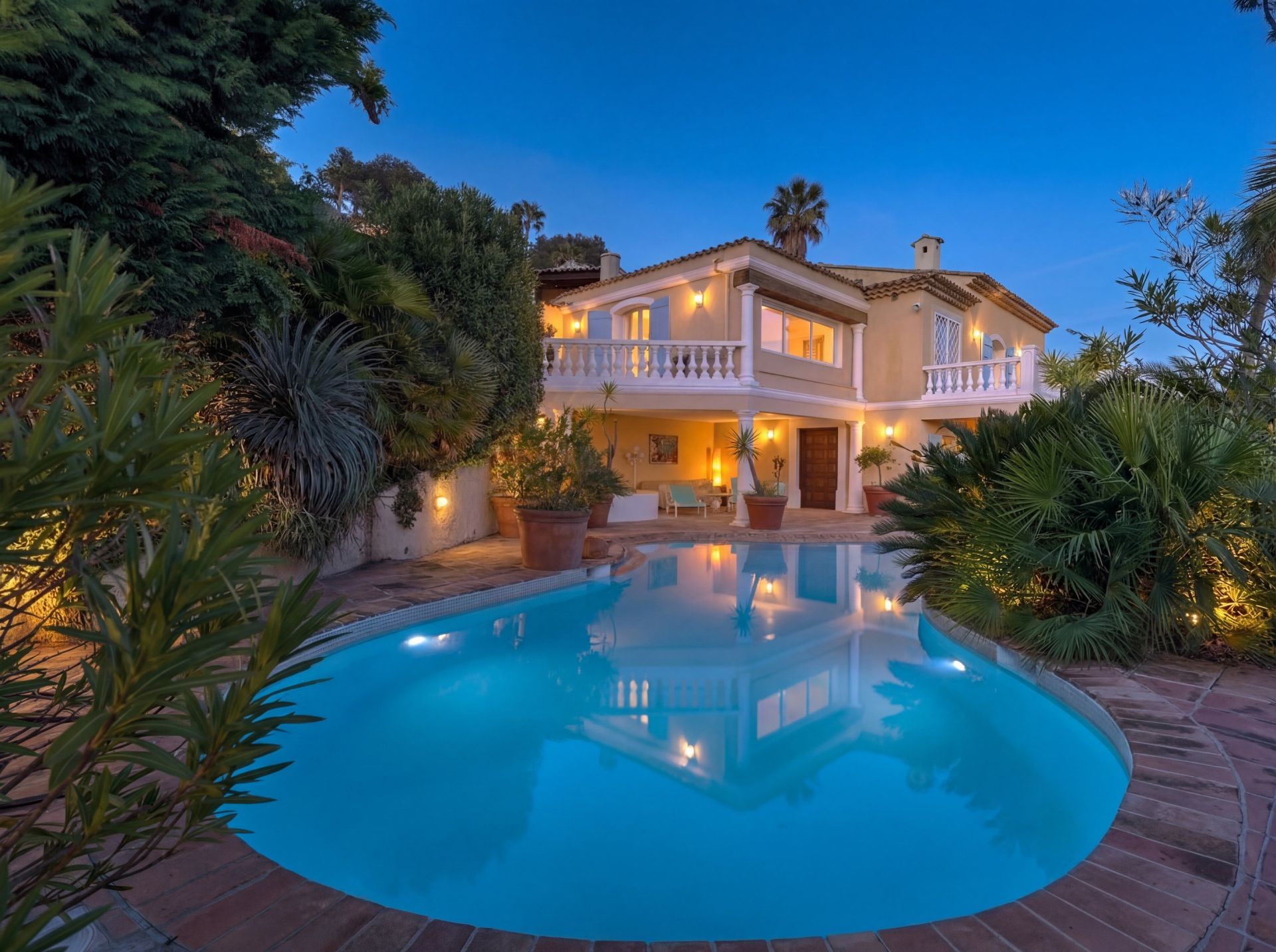 provencal house 5 Rooms for sale on CANNES (06400)