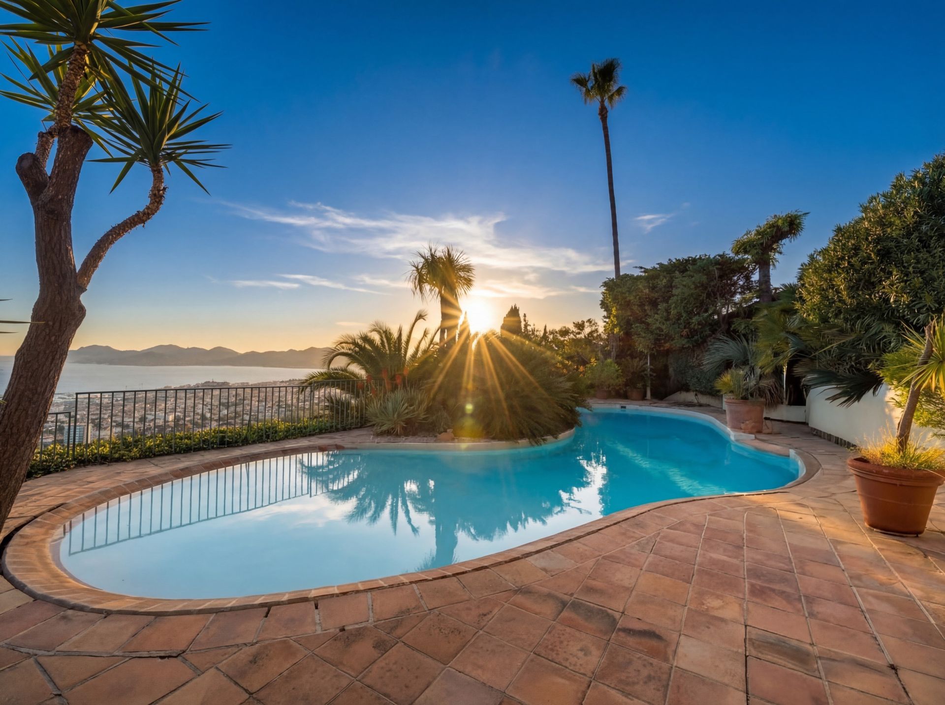 provencal house 5 Rooms for sale on CANNES (06400)