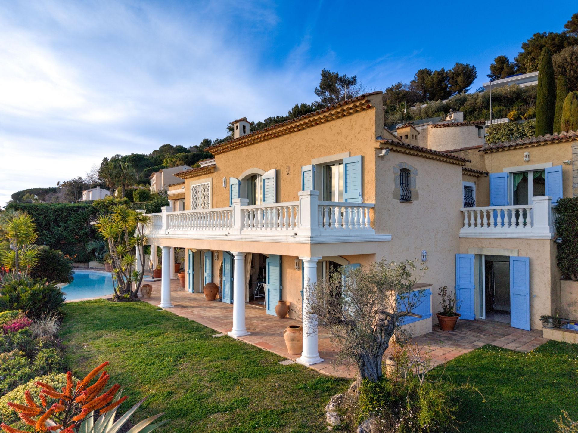 provencal house 5 Rooms for sale on CANNES (06400)