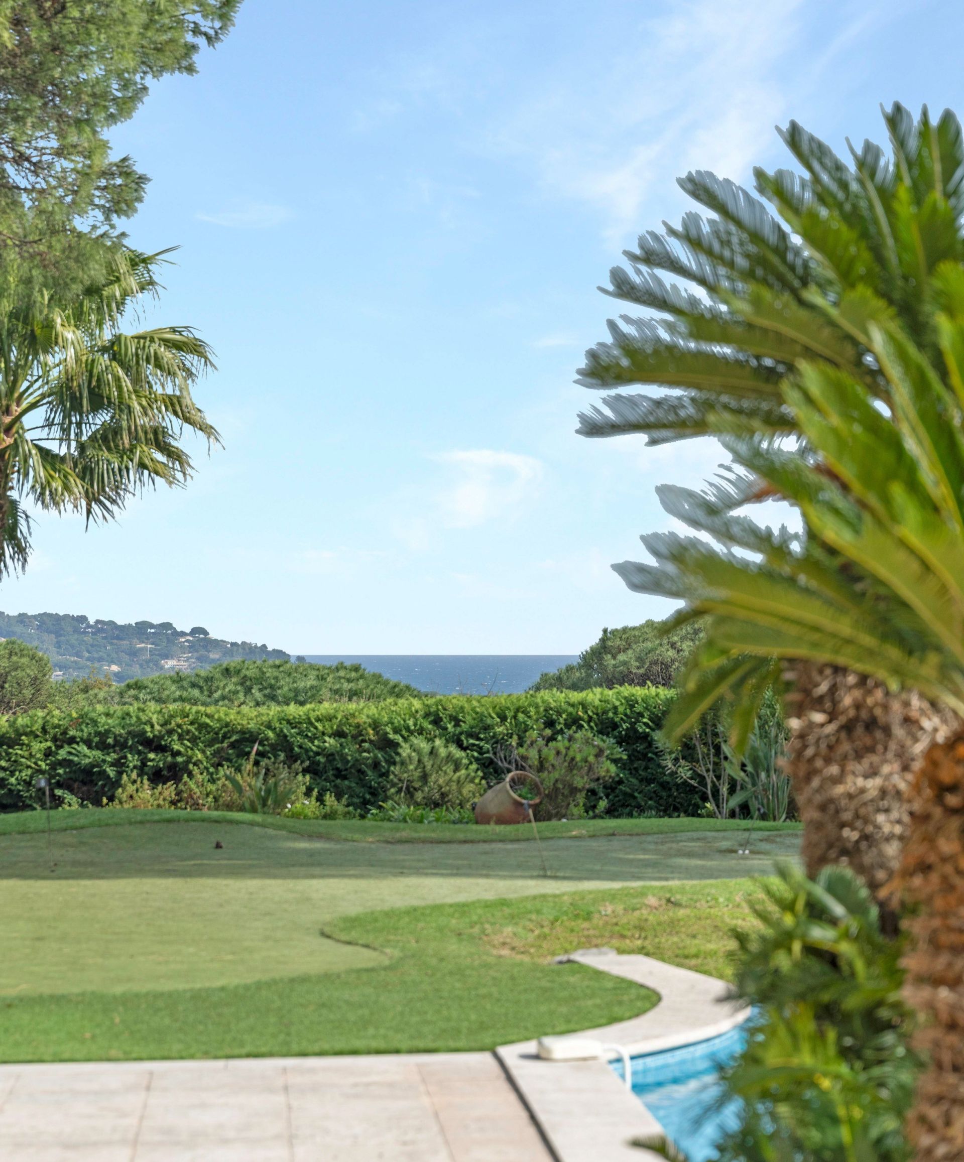 villa 8 Rooms for sale on RAMATUELLE (83350)