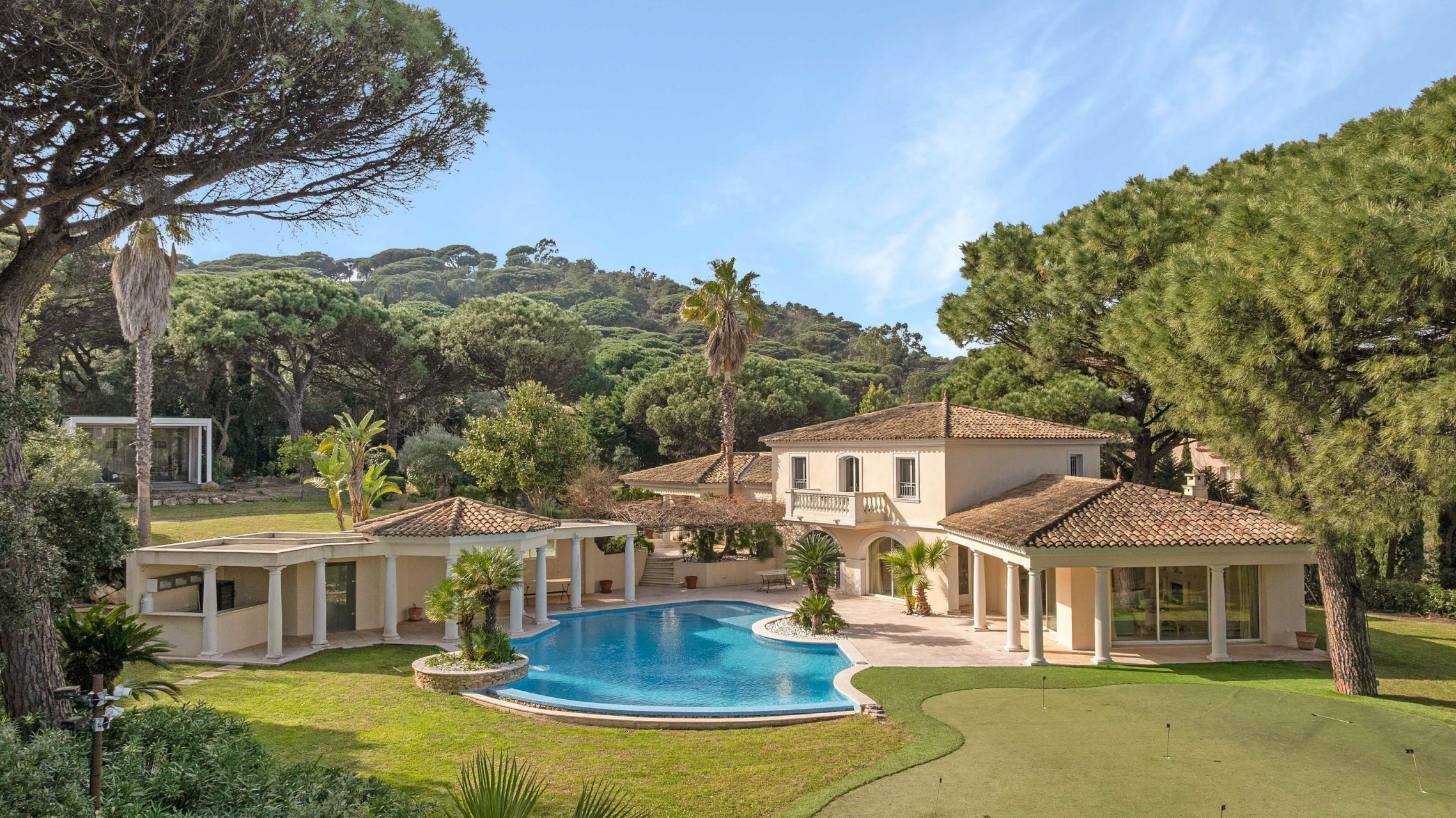 villa 8 Rooms for sale on RAMATUELLE (83350)