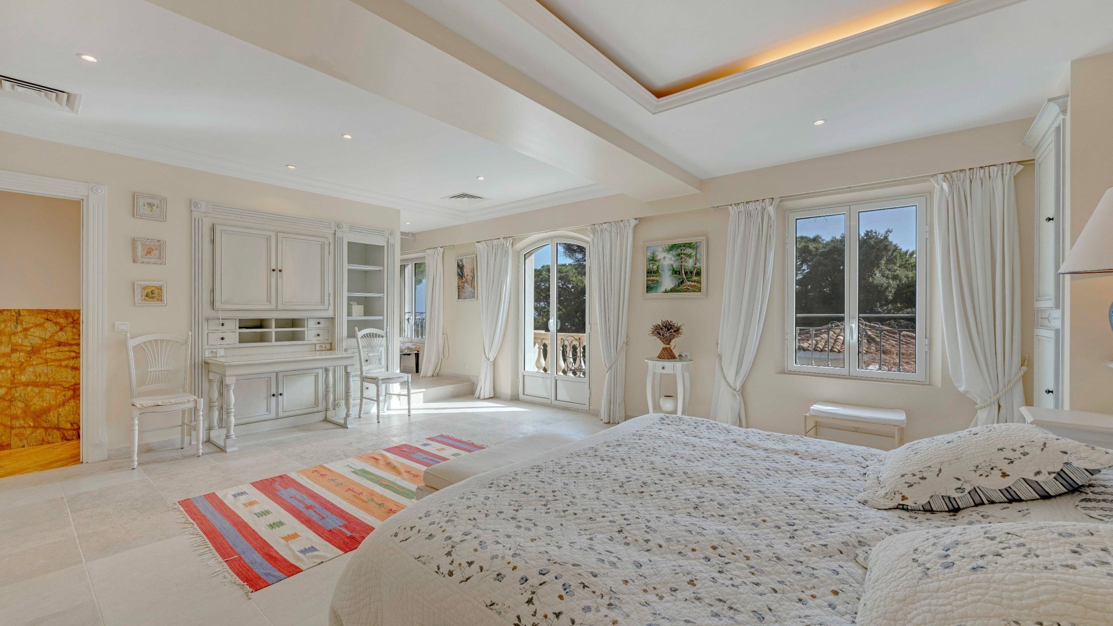 villa 8 Rooms for sale on RAMATUELLE (83350)