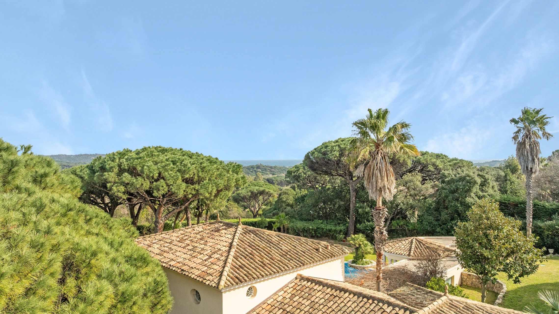 villa 8 Rooms for sale on RAMATUELLE (83350)