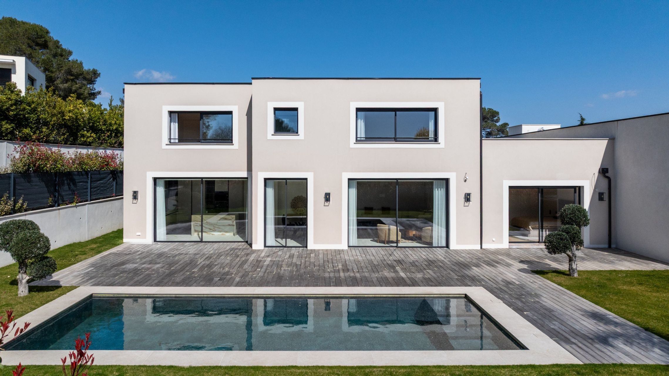 contemporary house 8 Rooms for sale on MOUANS SARTOUX (06370)