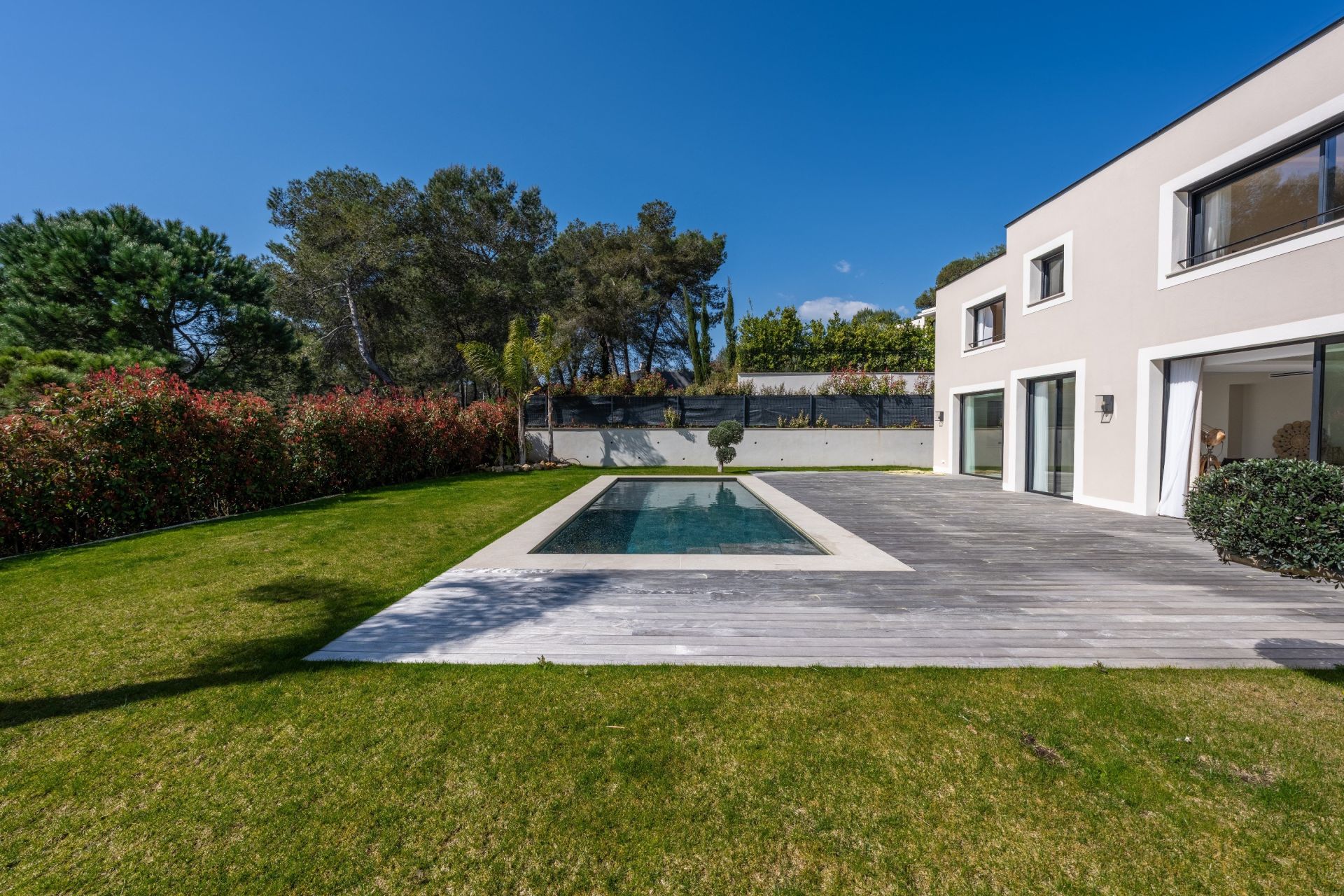 maison contemporaine 8 Pièces en vente sur MOUANS SARTOUX (06370)