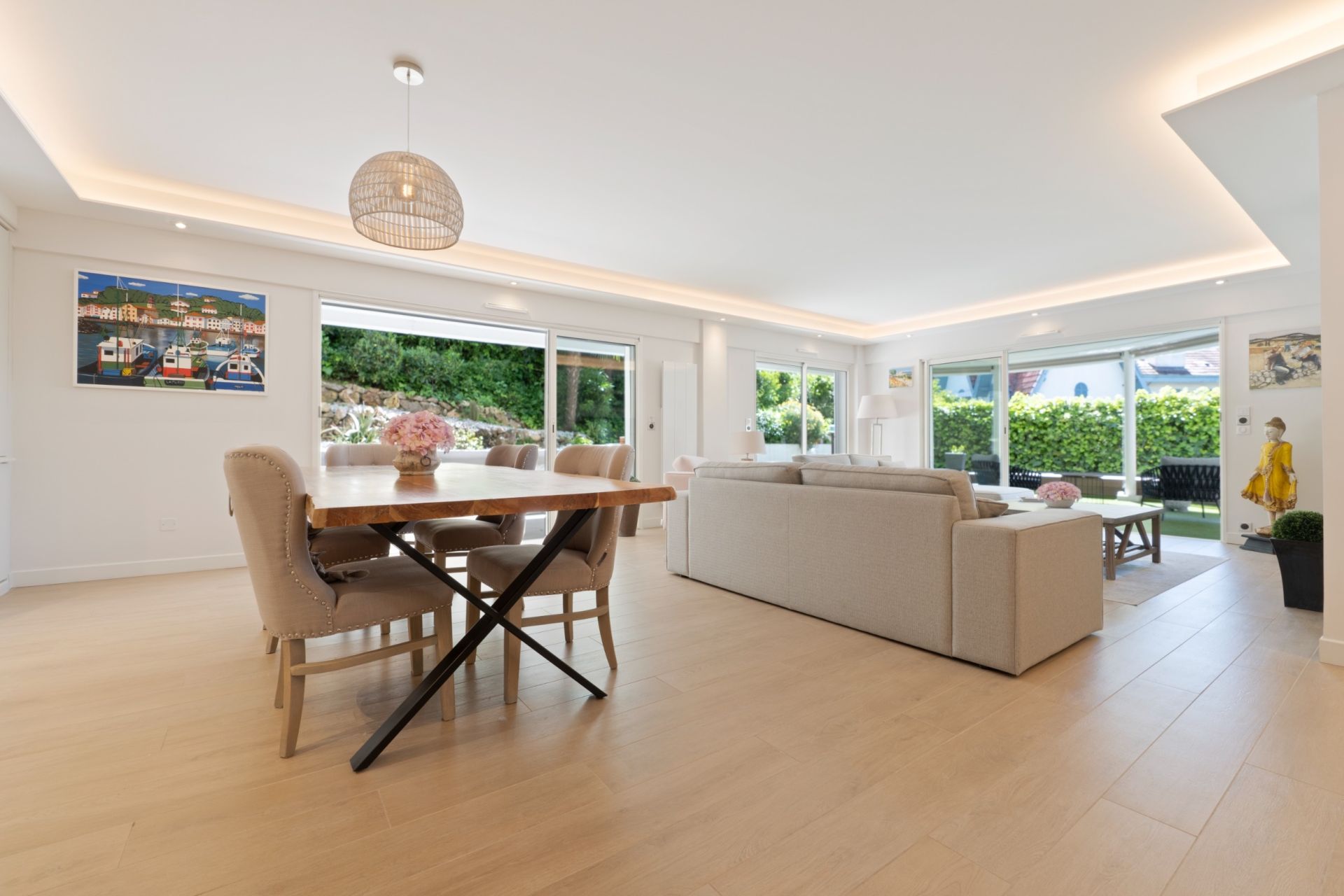 apartment 5 Rooms for sale on CANNES (06400)