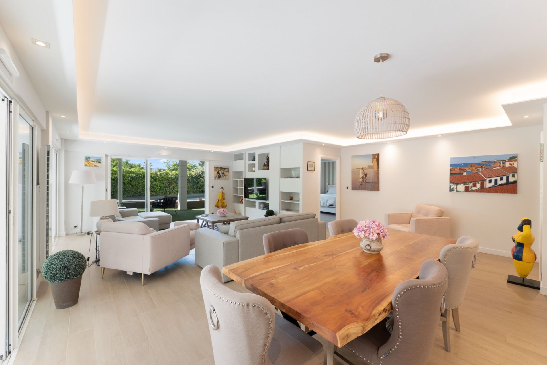 apartment 5 Rooms for sale on CANNES (06400)