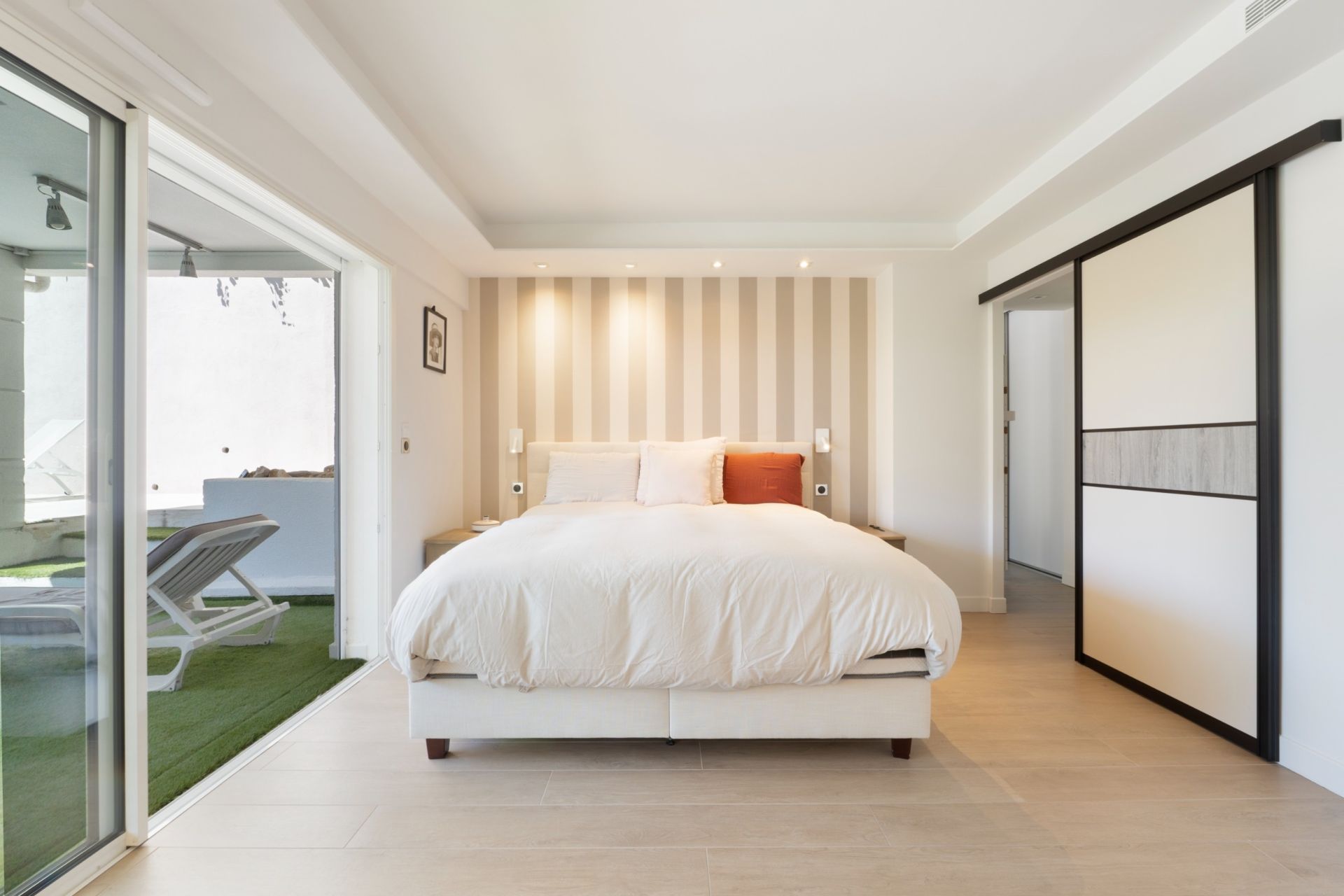 apartment 5 Rooms for sale on CANNES (06400)