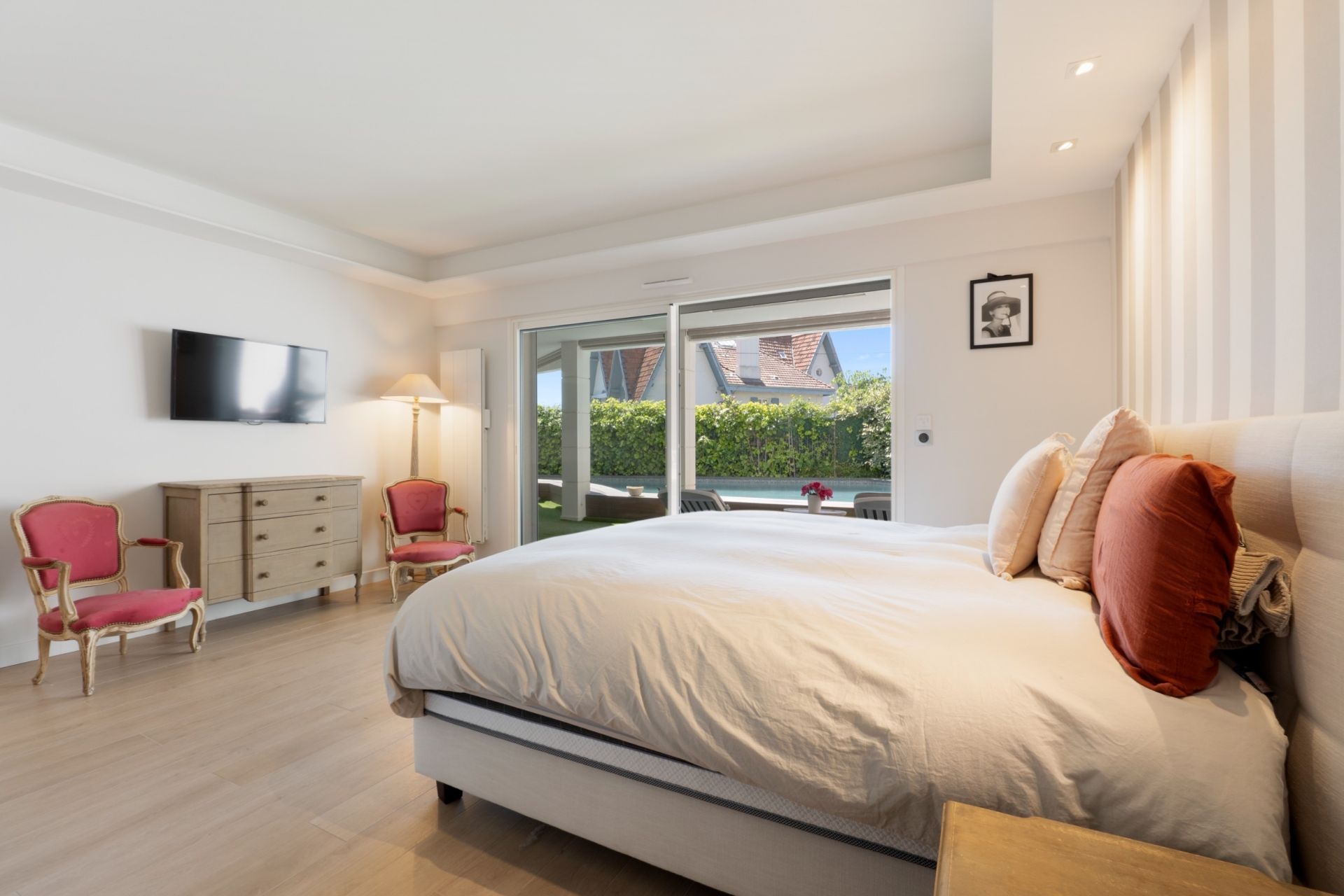 apartment 5 Rooms for sale on CANNES (06400)