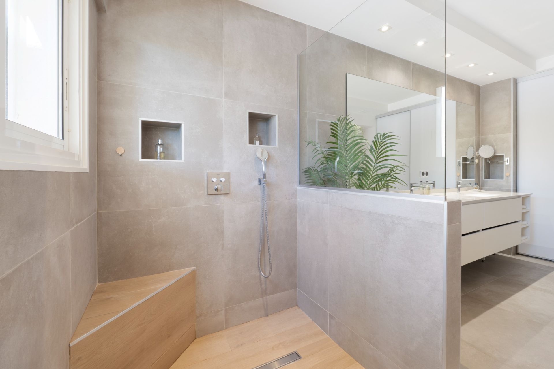 apartment 5 Rooms for sale on CANNES (06400)