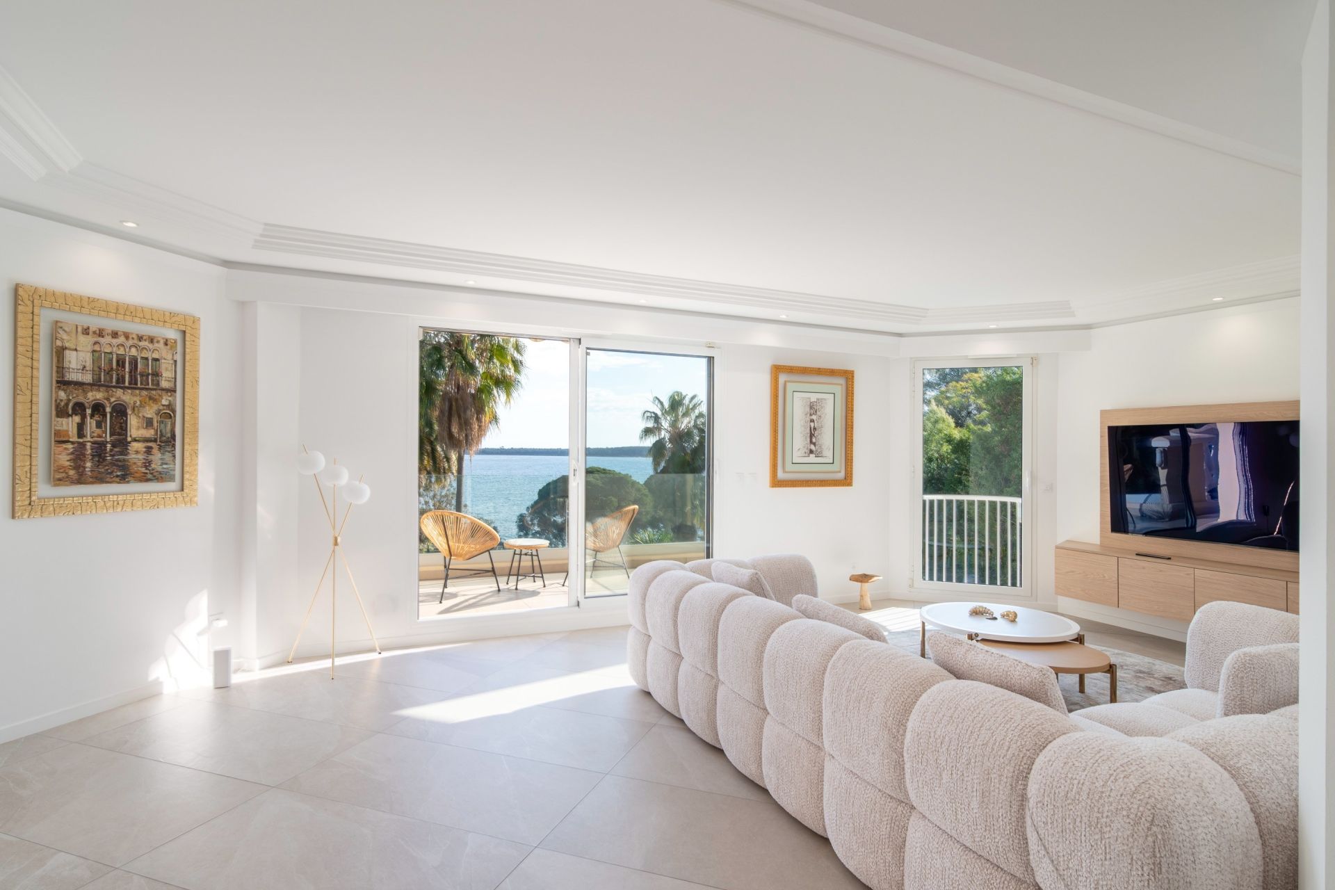 apartment 7 Rooms for sale on CANNES (06400)