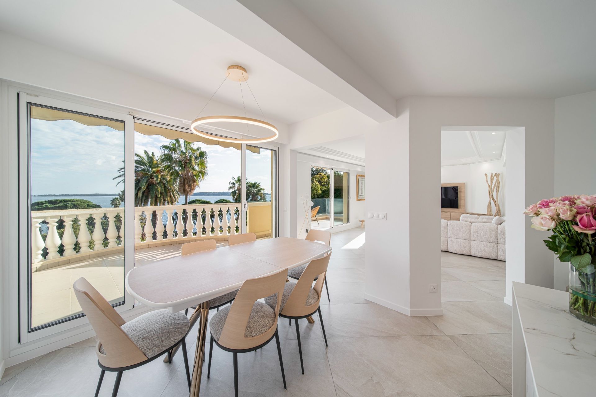 apartment 7 Rooms for sale on CANNES (06400)