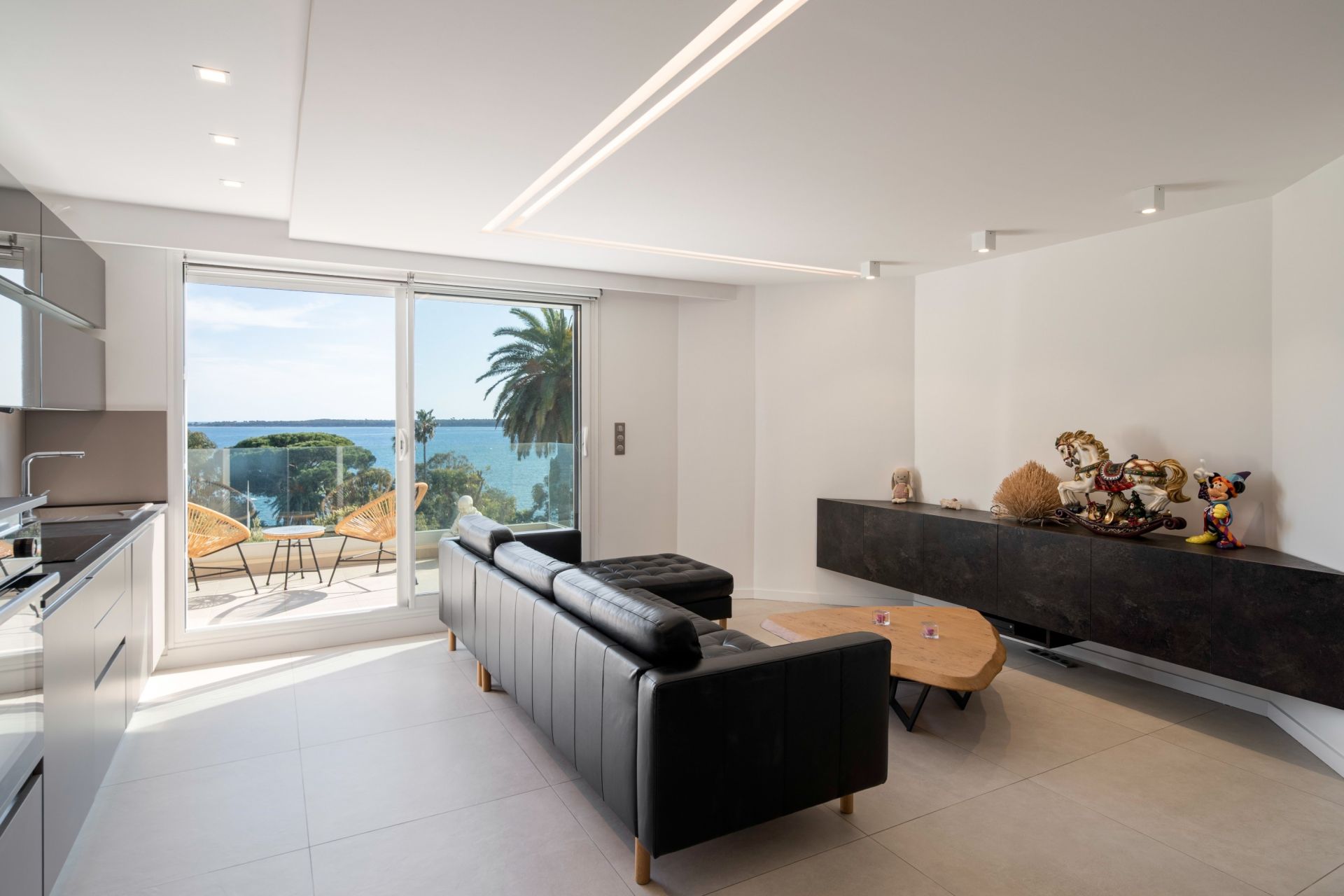 apartment 7 Rooms for sale on CANNES (06400)