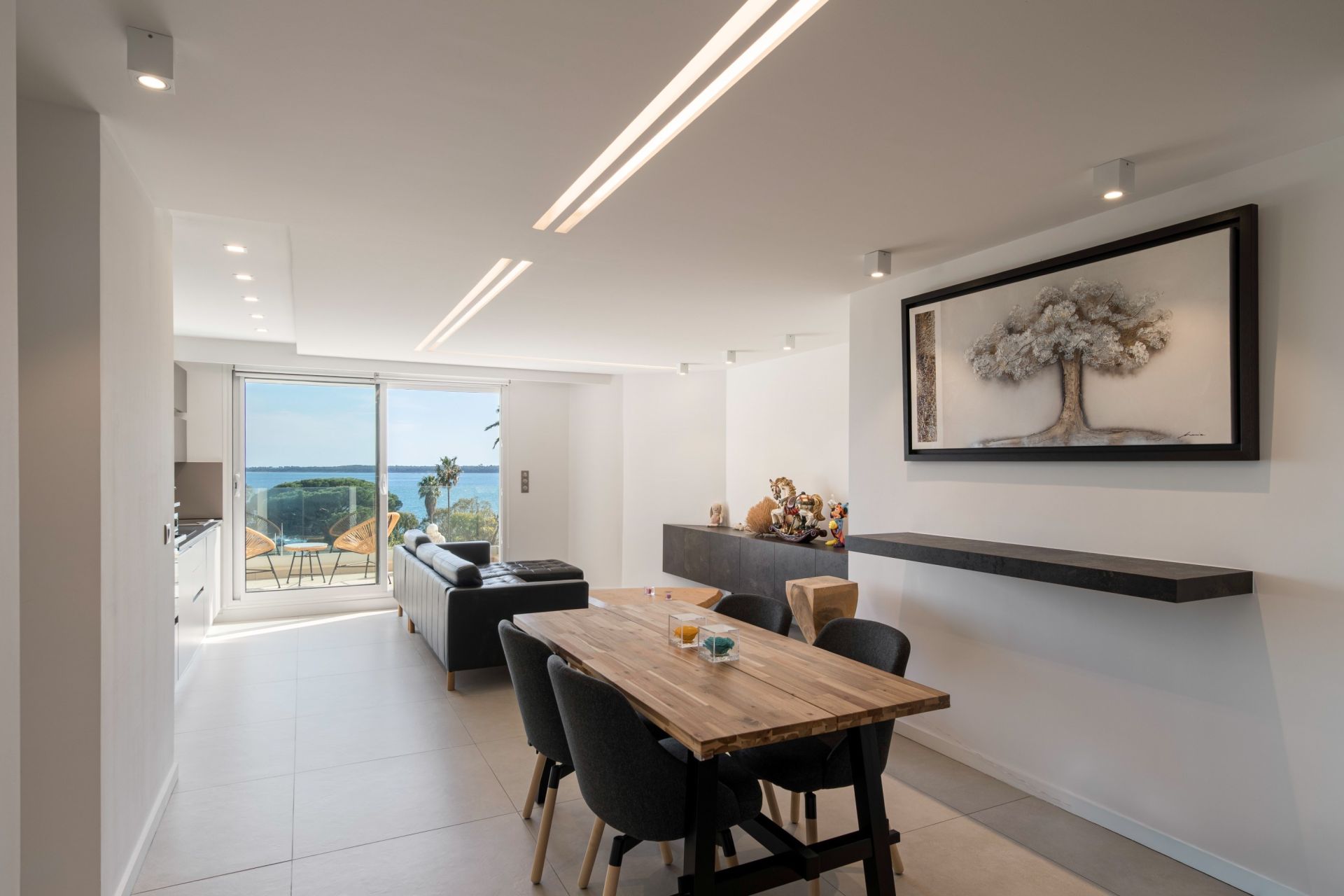 apartment 7 Rooms for sale on CANNES (06400)