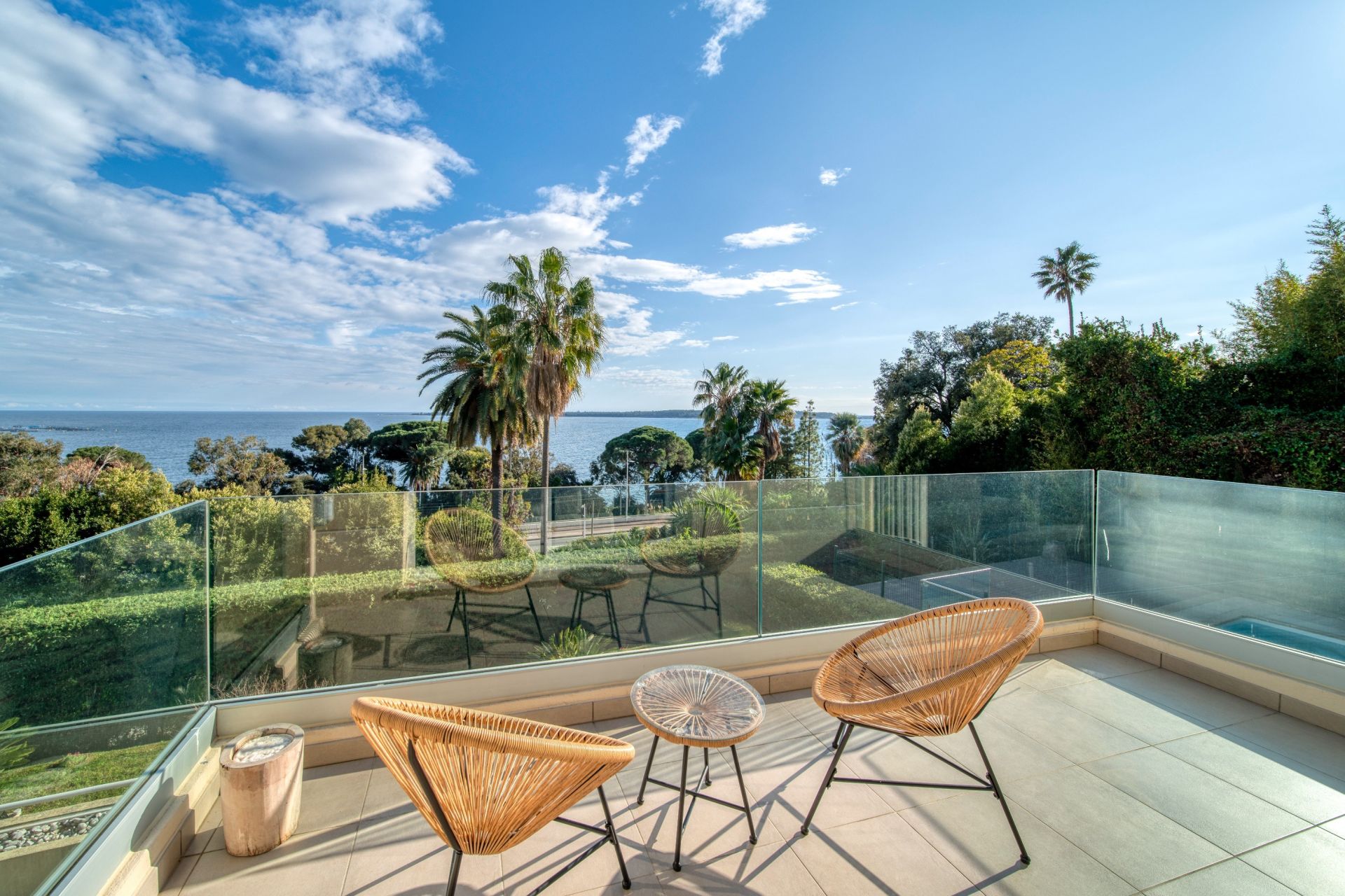 apartment 7 Rooms for sale on CANNES (06400)