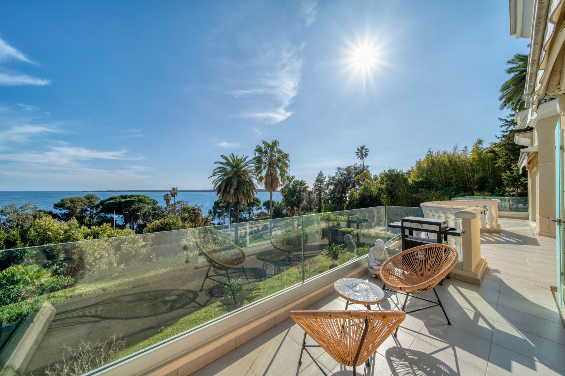 apartment 7 Rooms for sale on CANNES (06400)