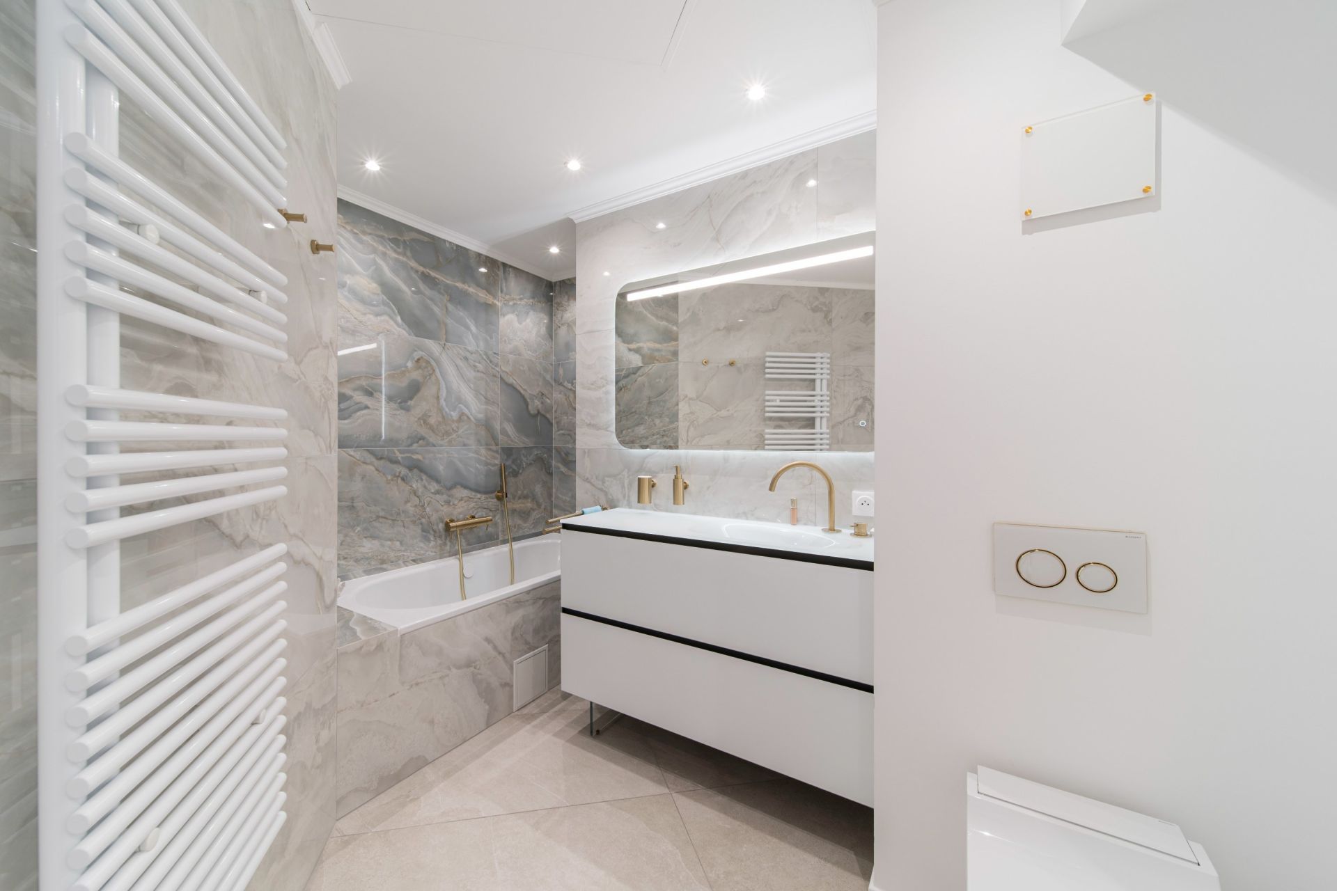 apartment 7 Rooms for sale on CANNES (06400)