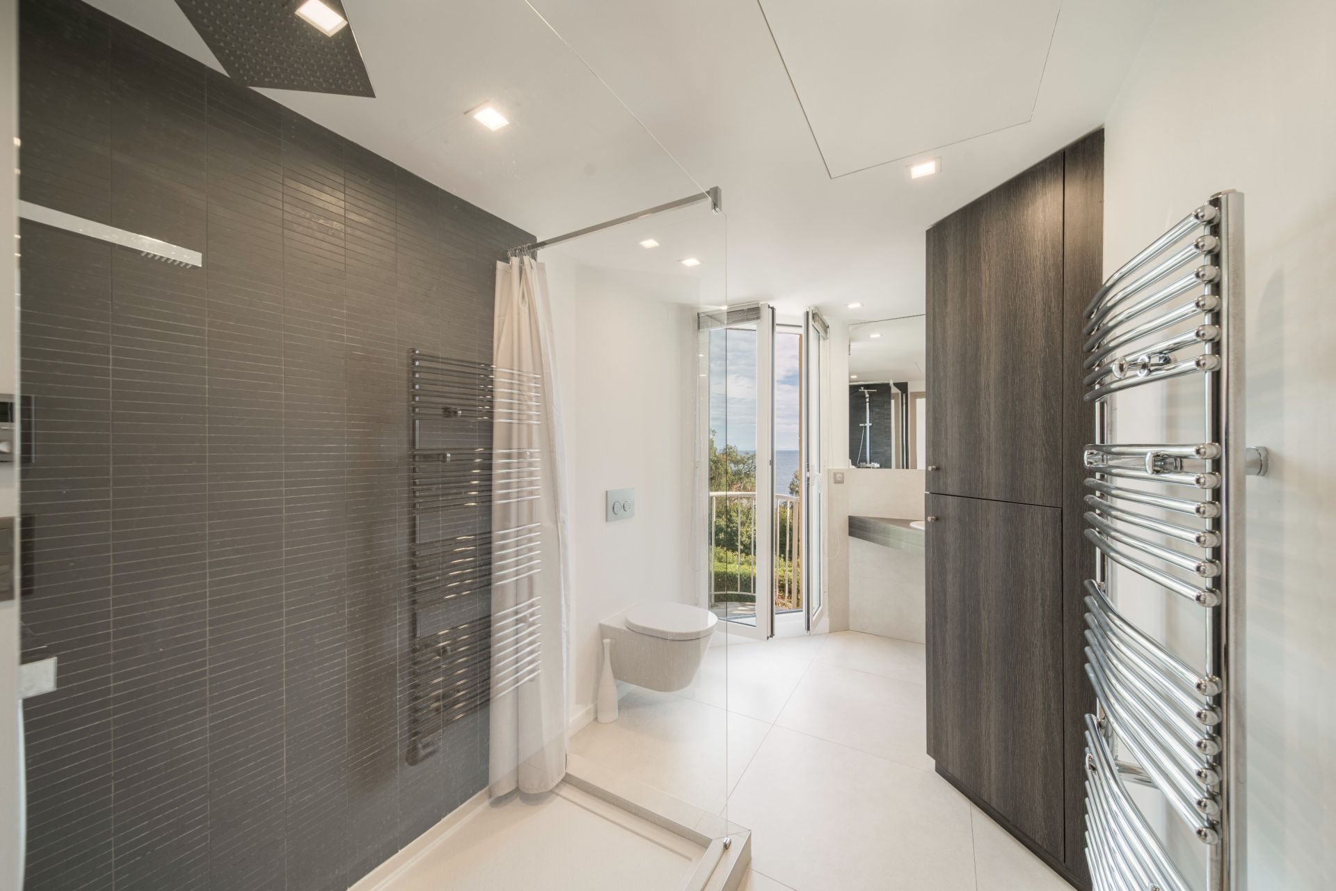 apartment 7 Rooms for sale on CANNES (06400)