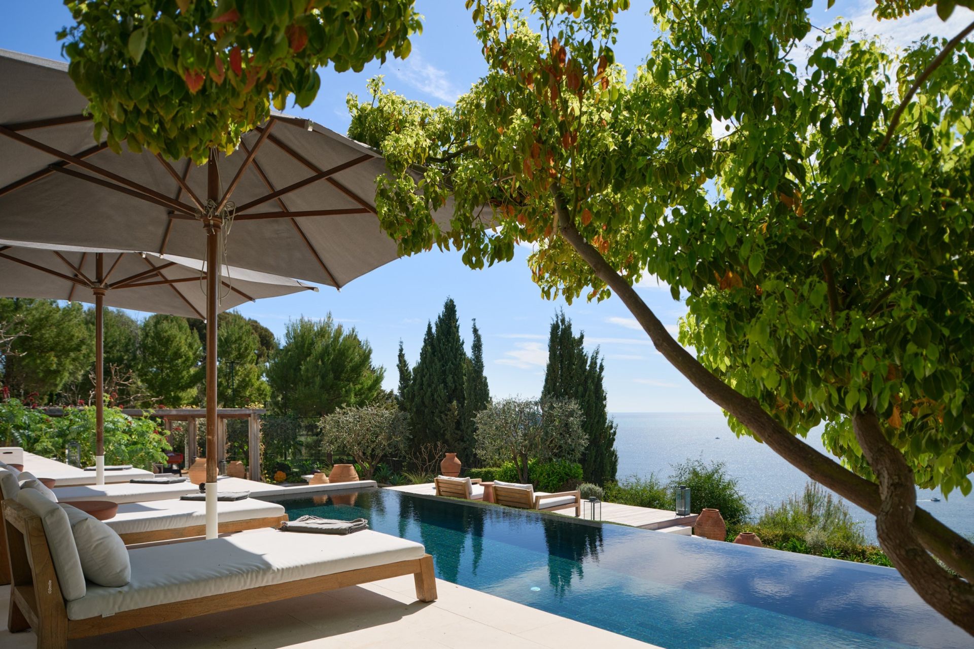 villa 10 Rooms for sale on VILLEFRANCHE SUR MER (06230)