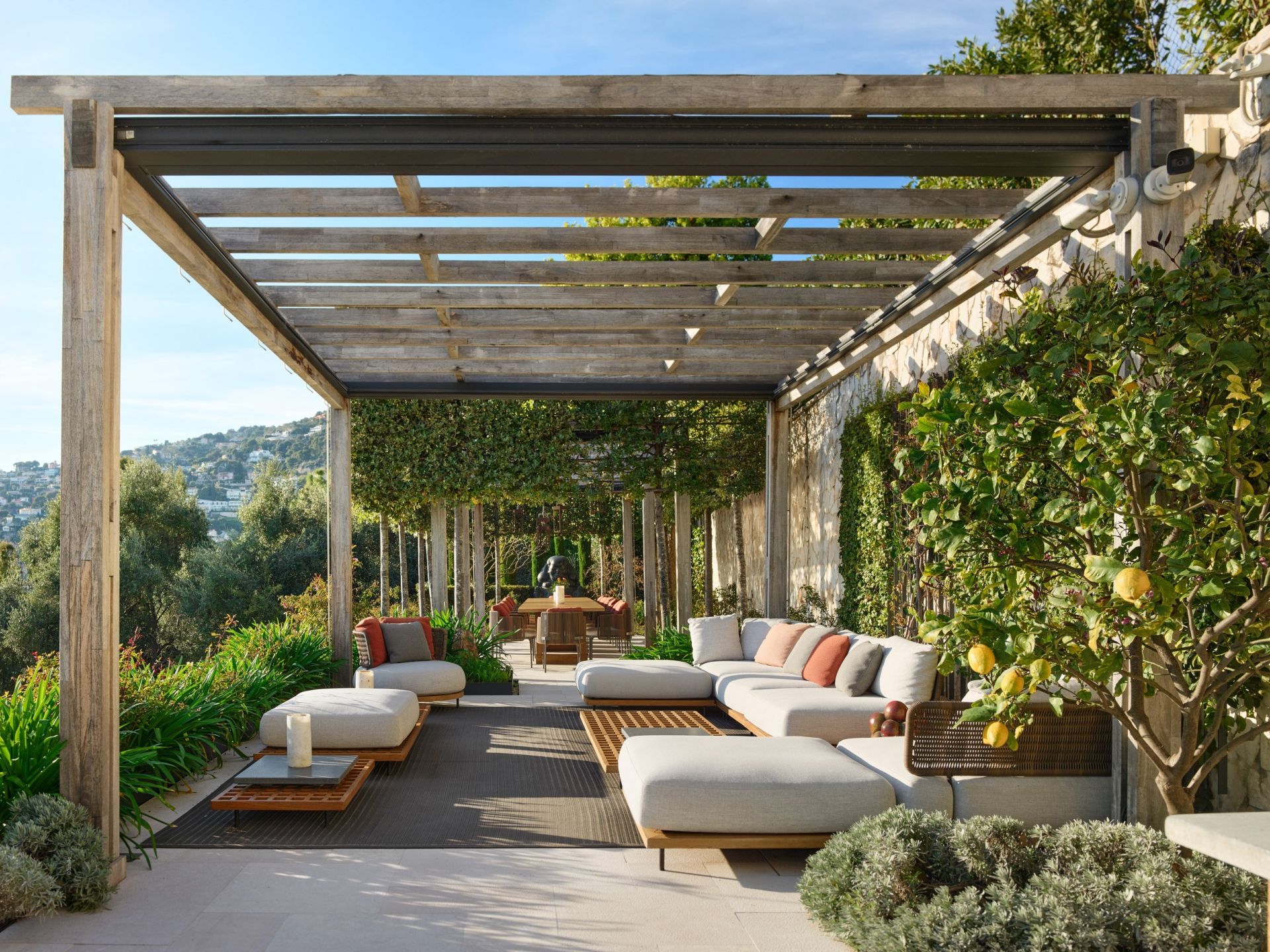 villa 10 Rooms for sale on VILLEFRANCHE SUR MER (06230)