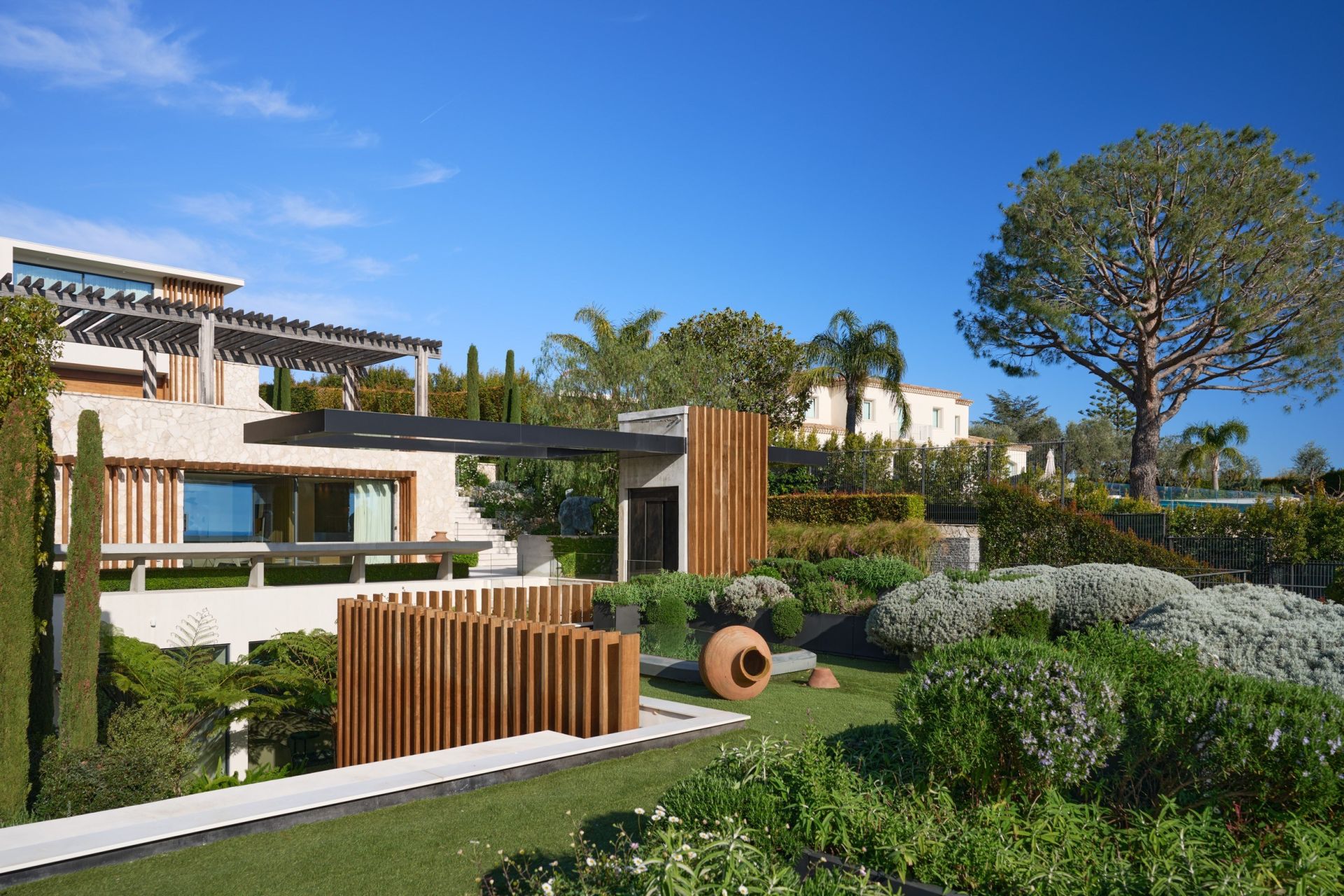 villa 10 Rooms for sale on VILLEFRANCHE SUR MER (06230)