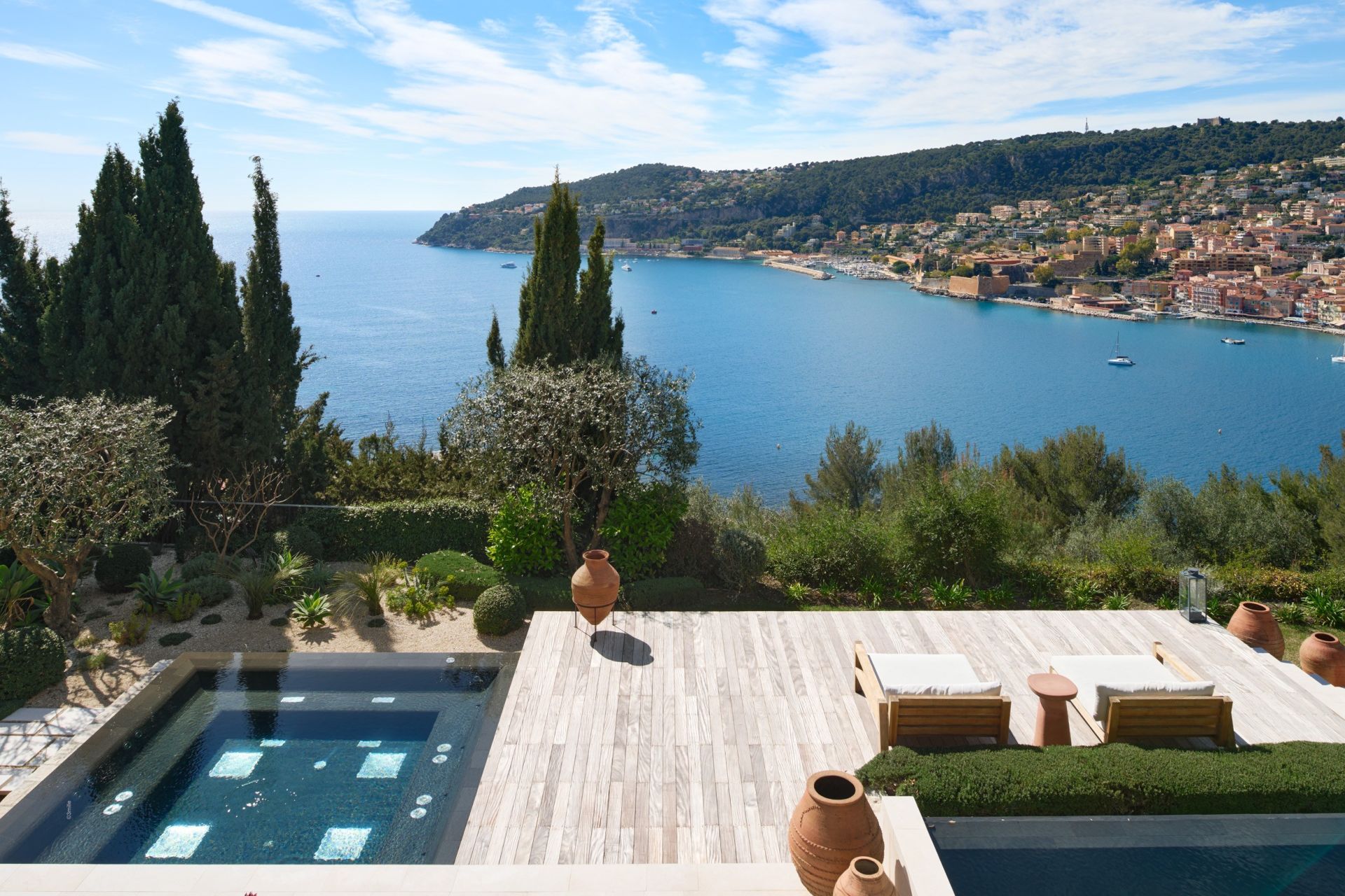 villa 10 Rooms for sale on VILLEFRANCHE SUR MER (06230)