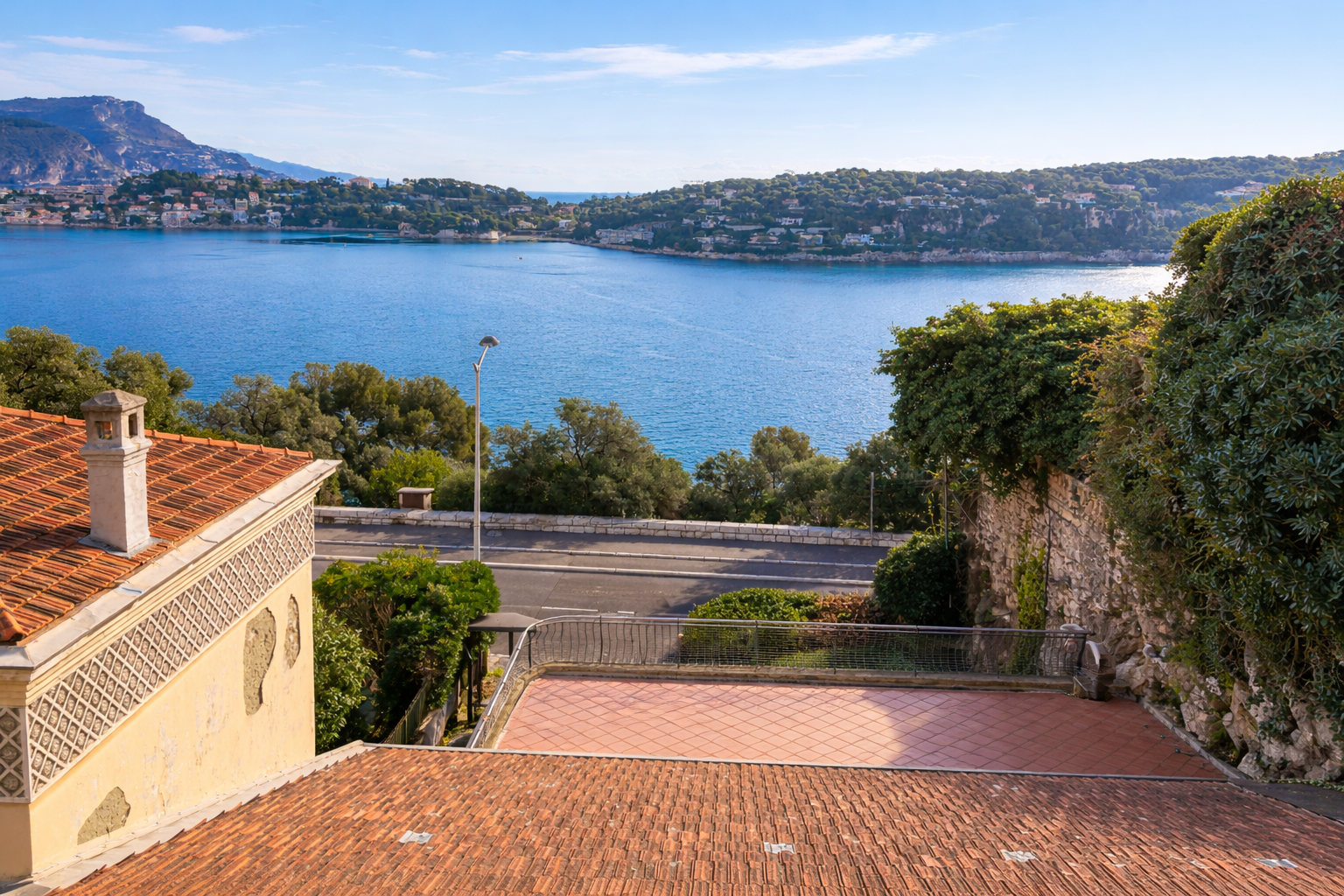 construction to be renovated 8 Rooms for sale on NICE (06000)