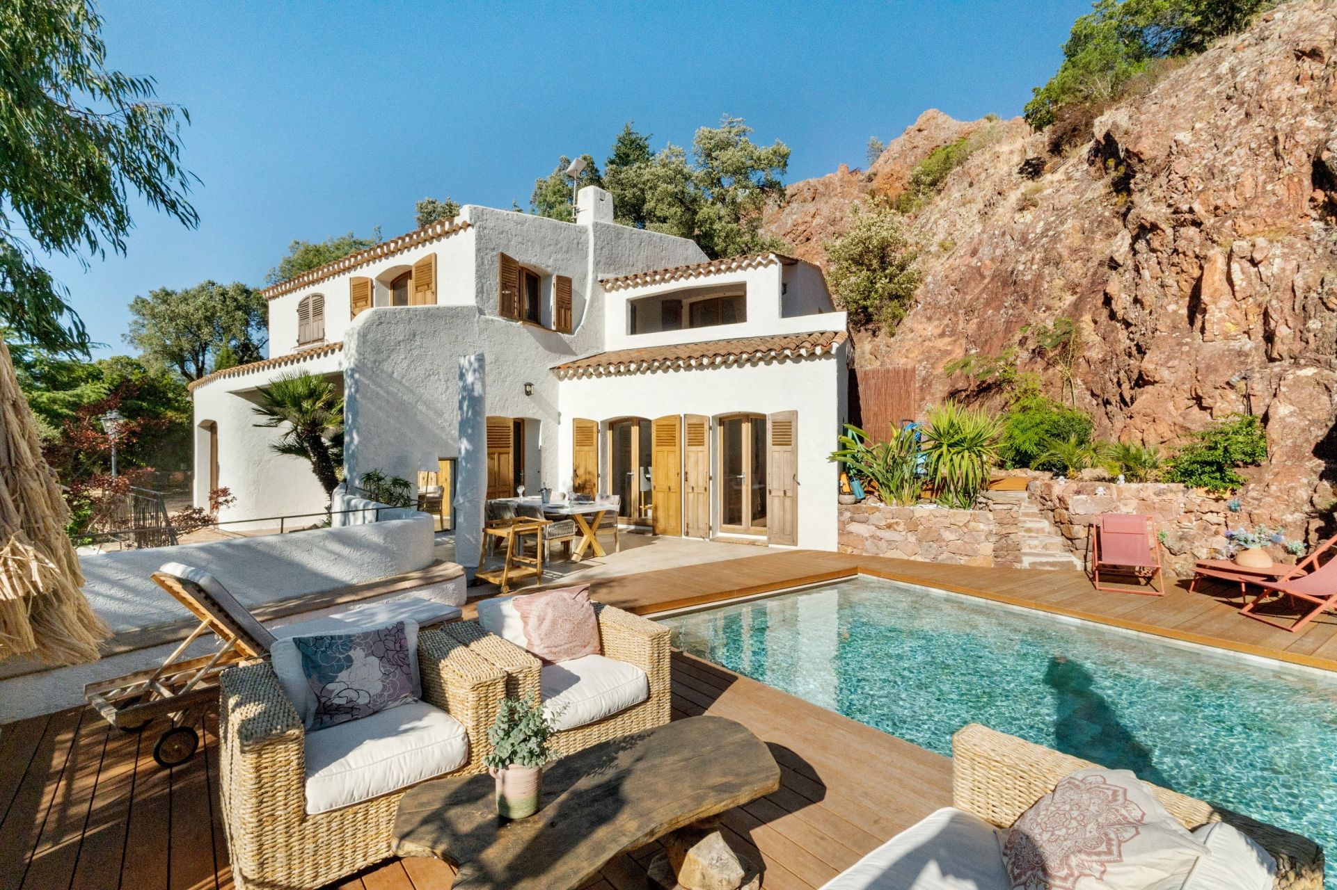 villa 8 Rooms for sale on LES ADRETS DE L ESTEREL (83600)