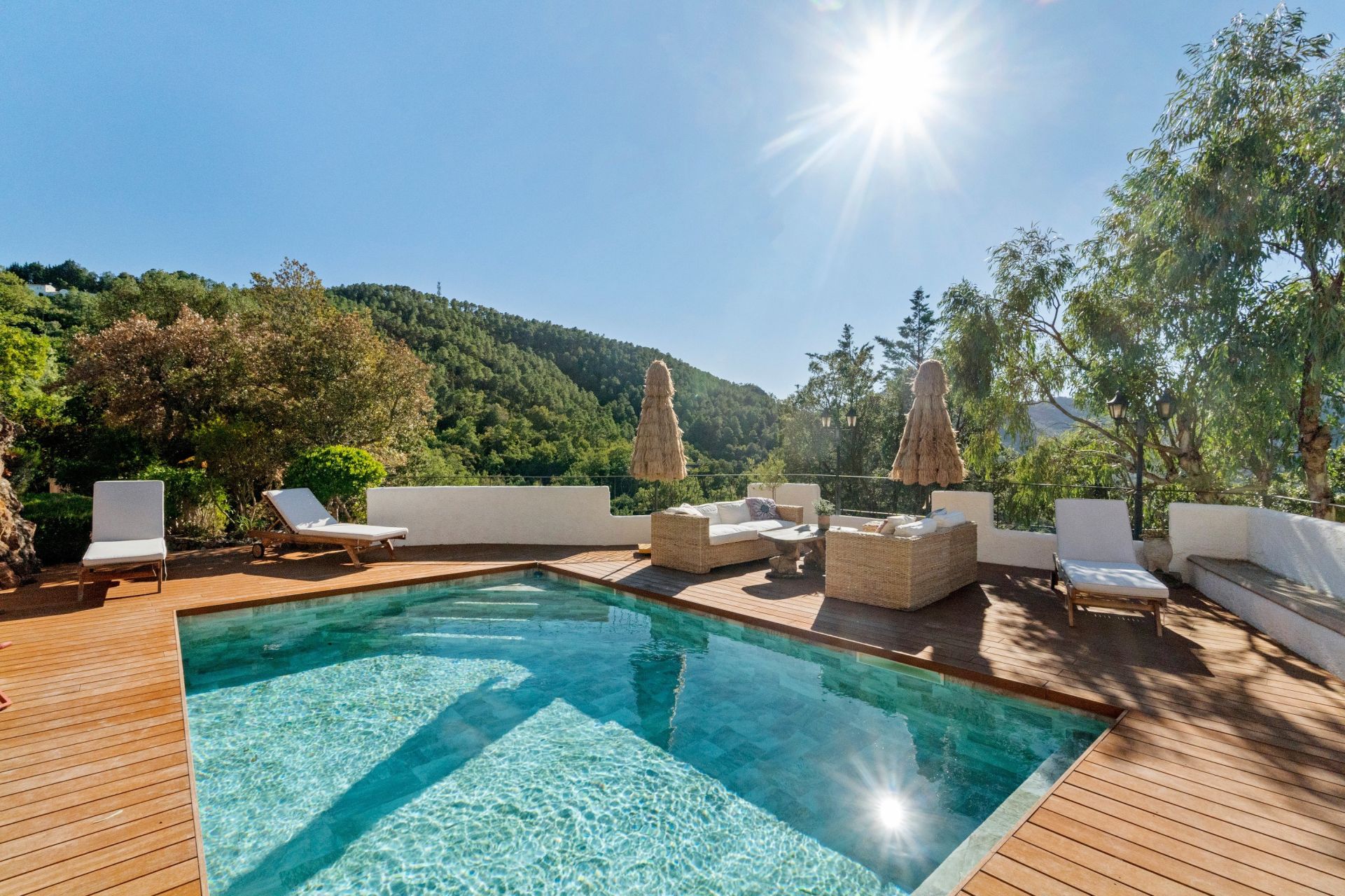 villa 8 Rooms for sale on LES ADRETS DE L ESTEREL (83600)