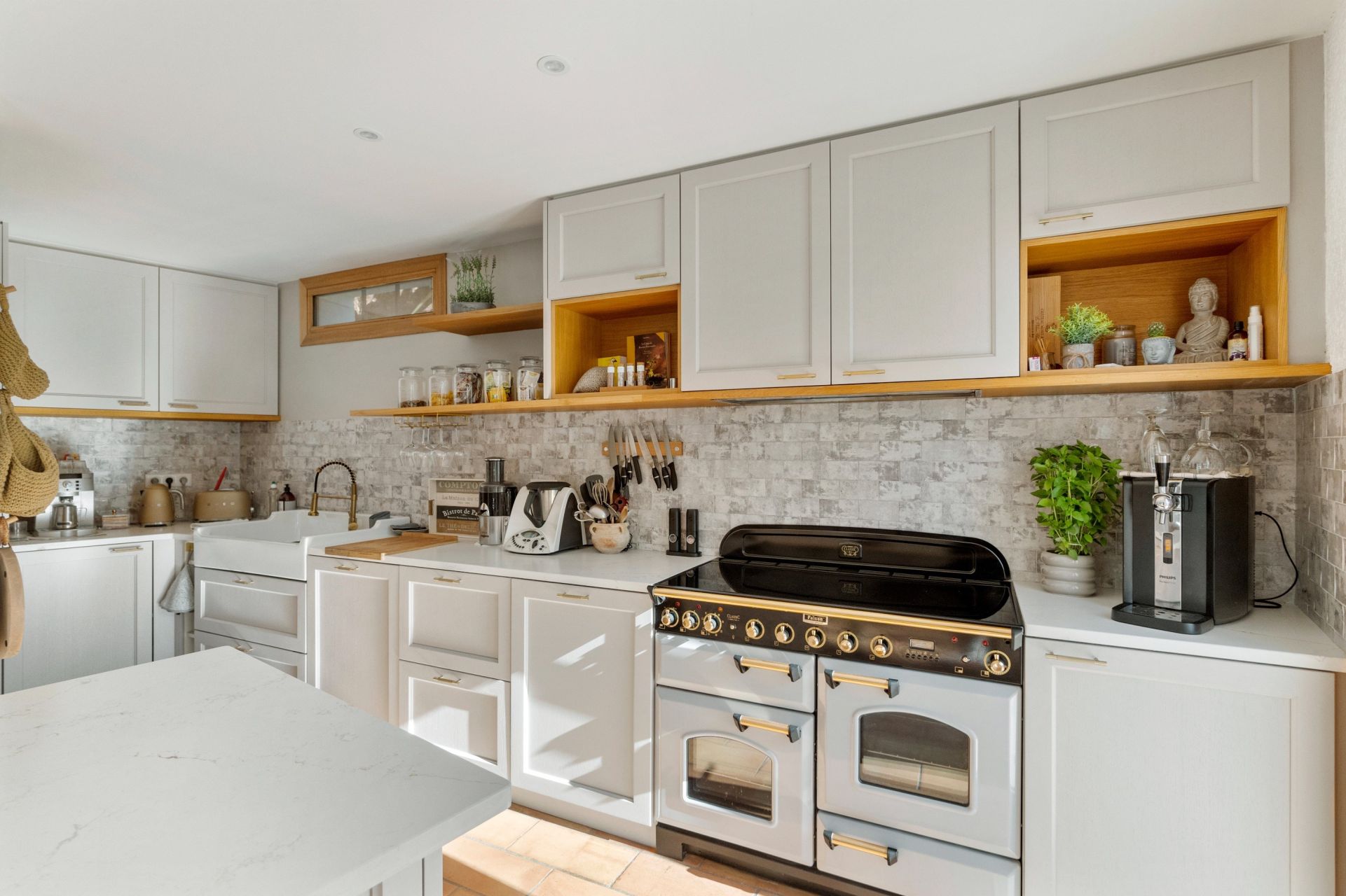 villa 8 Rooms for sale on LES ADRETS DE L ESTEREL (83600)