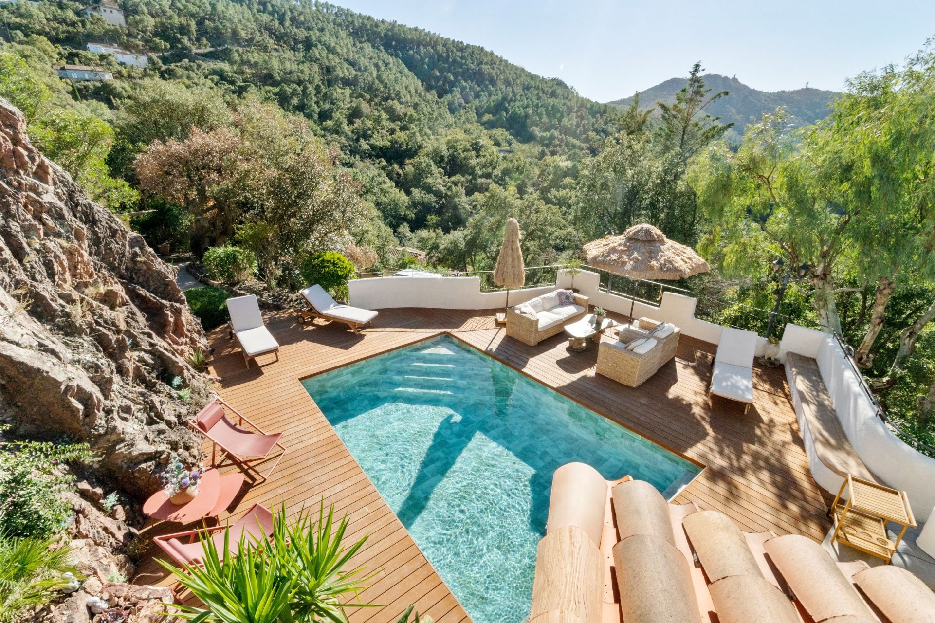 villa 8 Rooms for sale on LES ADRETS DE L ESTEREL (83600)
