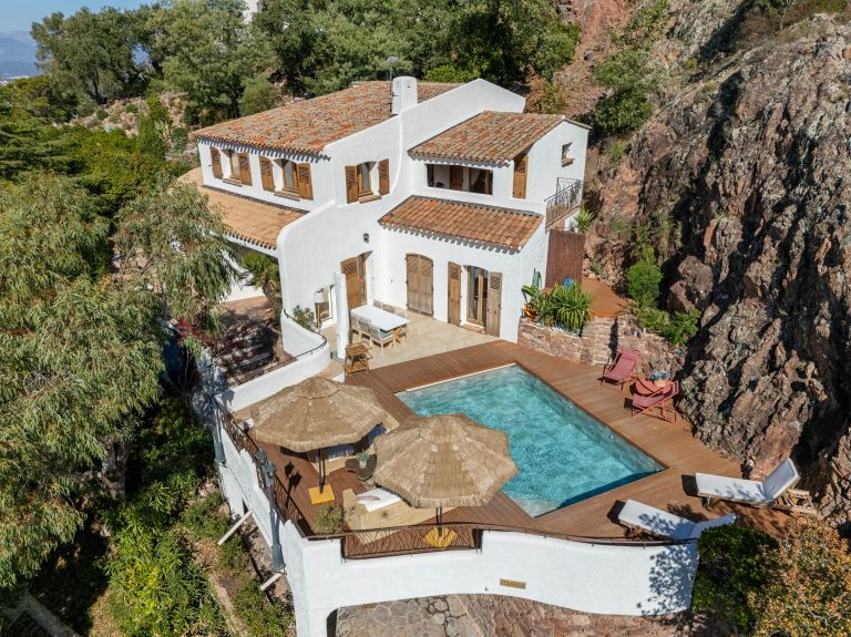 villa 8 Rooms for sale on LES ADRETS DE L ESTEREL (83600)