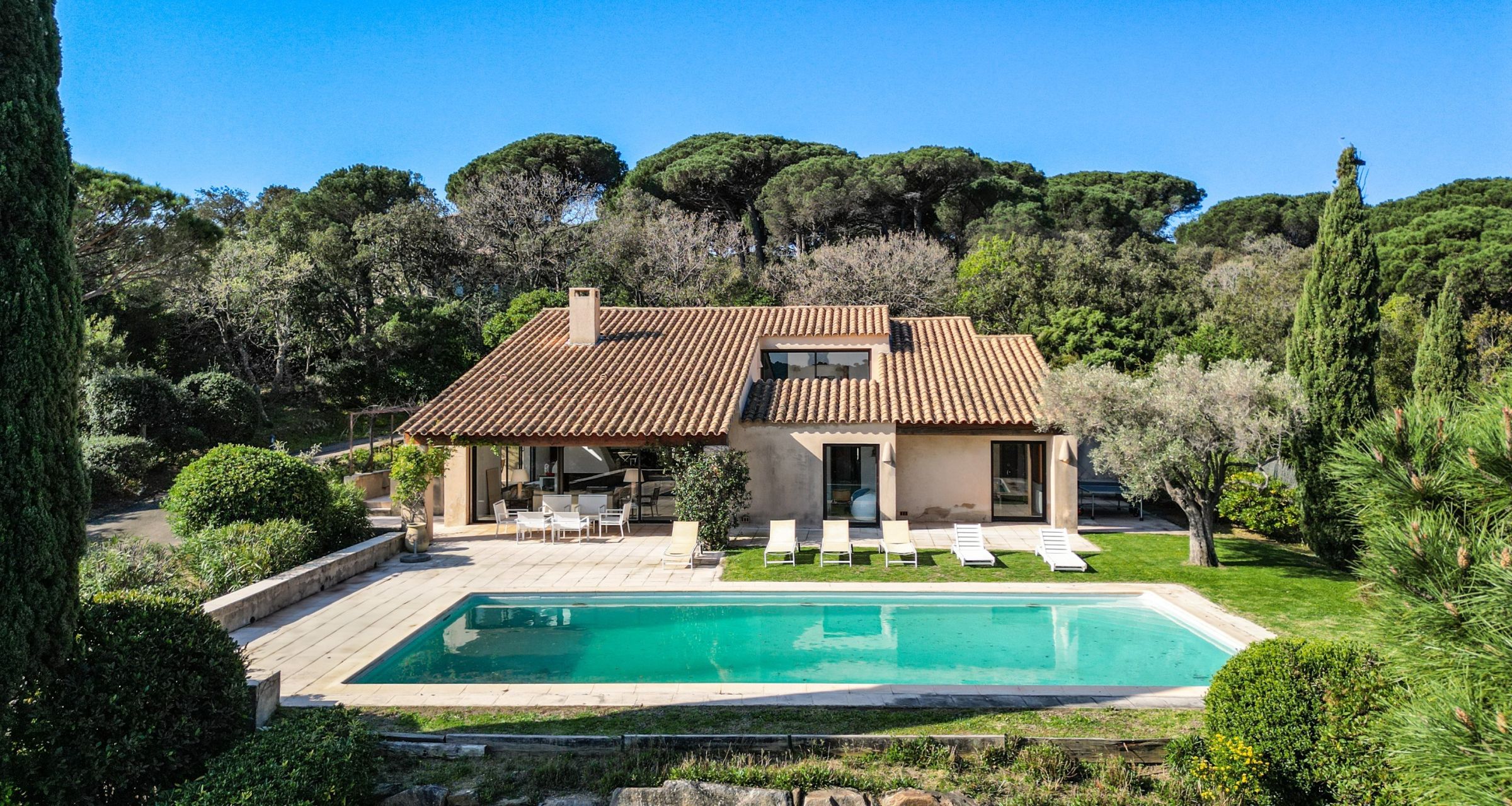 villa 6 Rooms for sale on RAMATUELLE (83350)