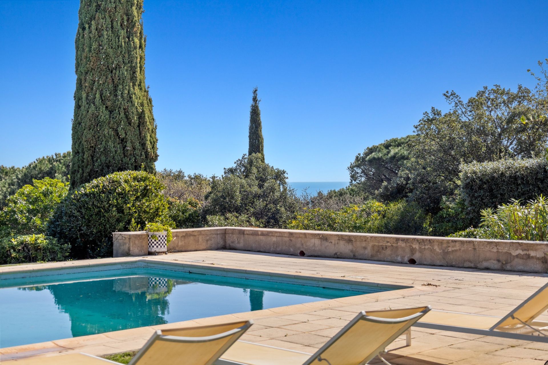 villa 6 Rooms for sale on RAMATUELLE (83350)
