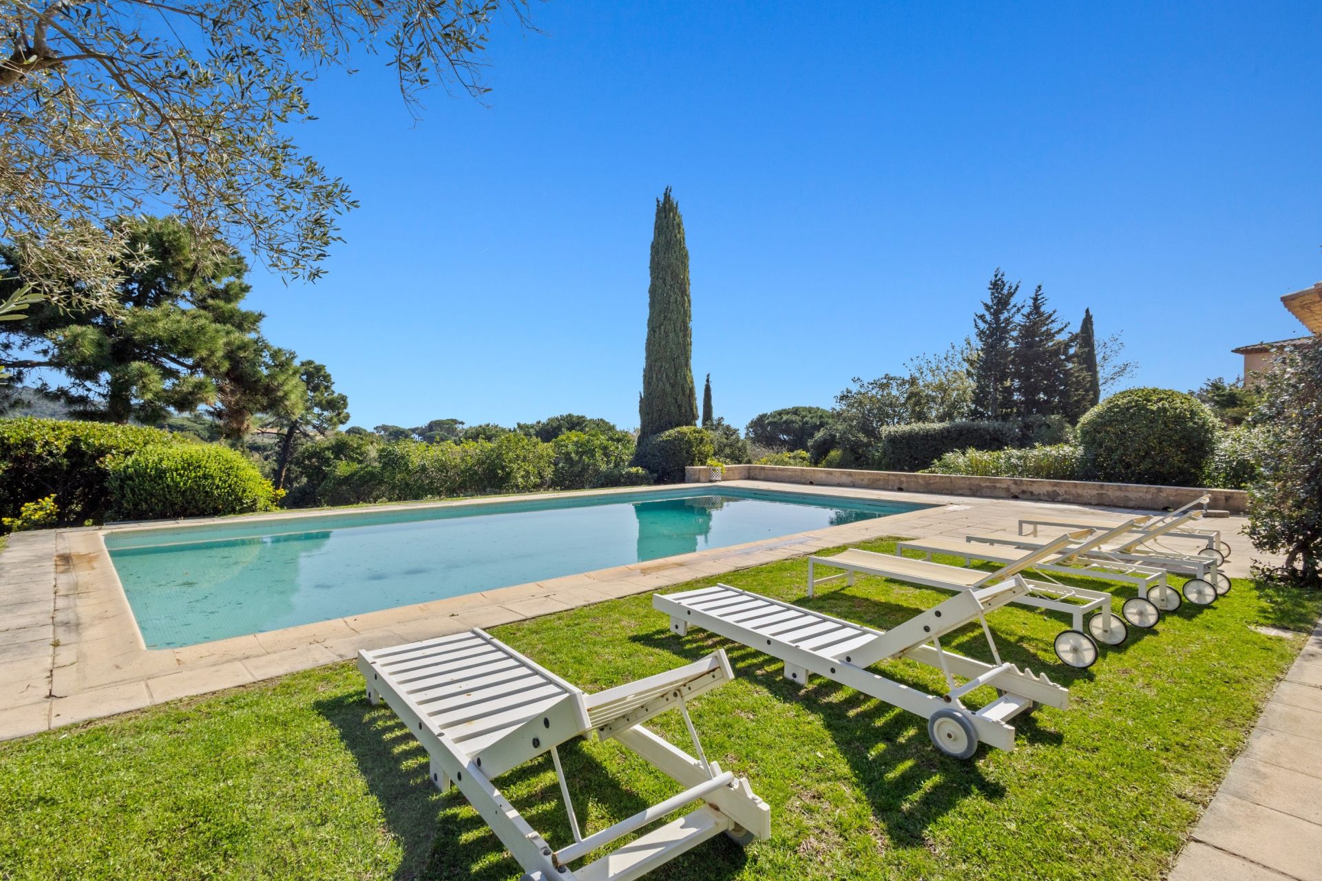 villa 6 Rooms for sale on RAMATUELLE (83350)