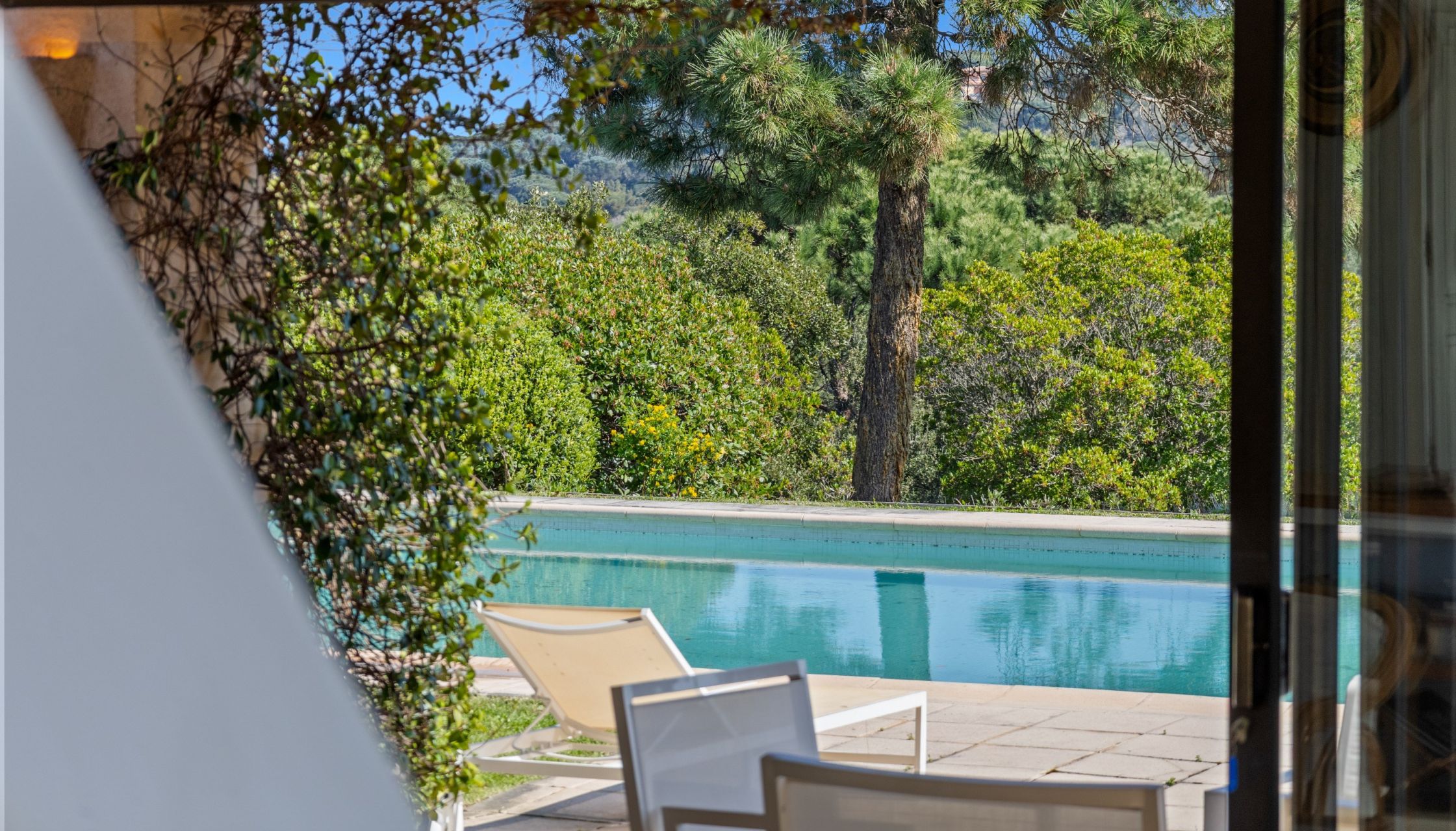 villa 6 Rooms for sale on RAMATUELLE (83350)
