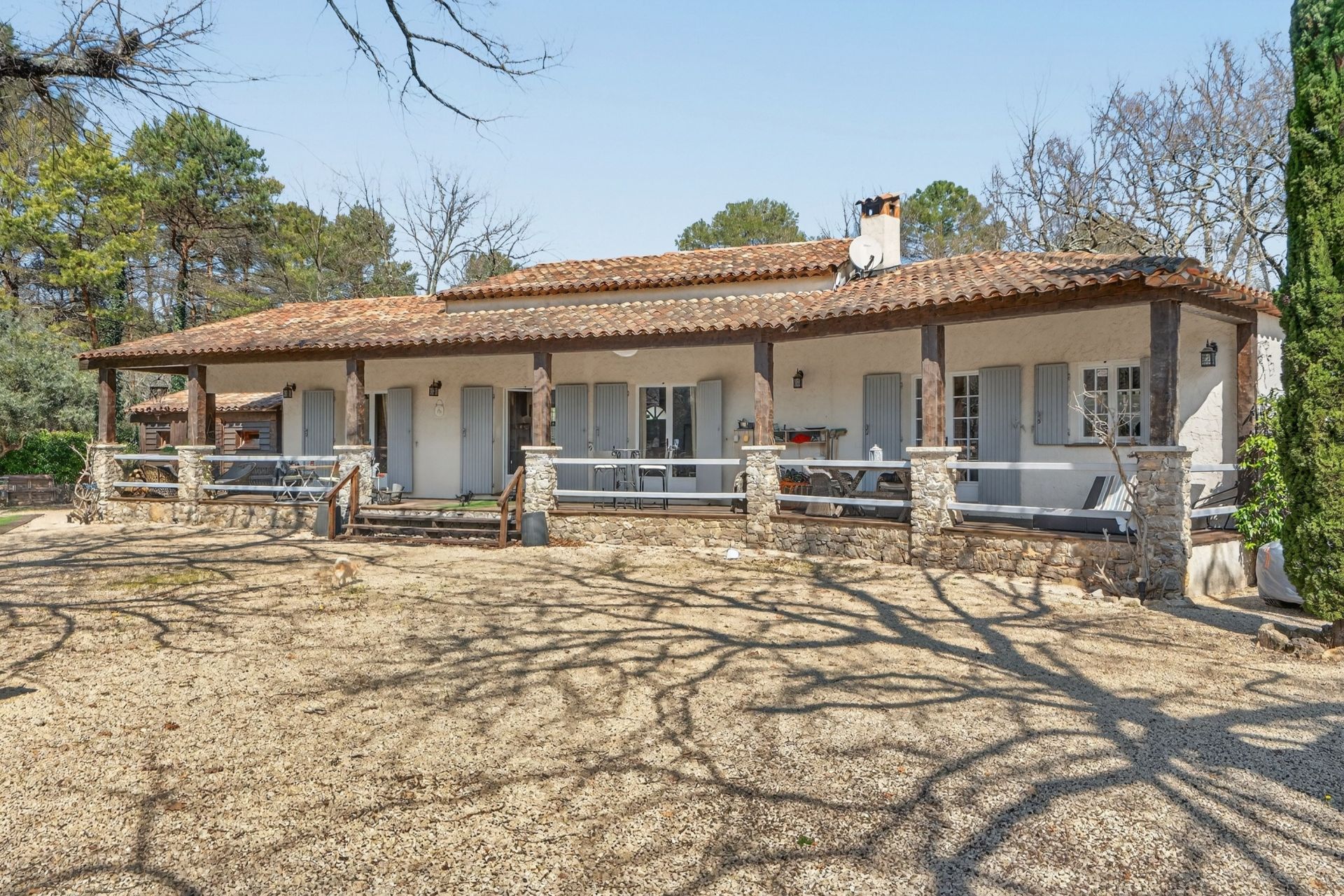 villa 6 Rooms for sale on TOURRETTES (83440)