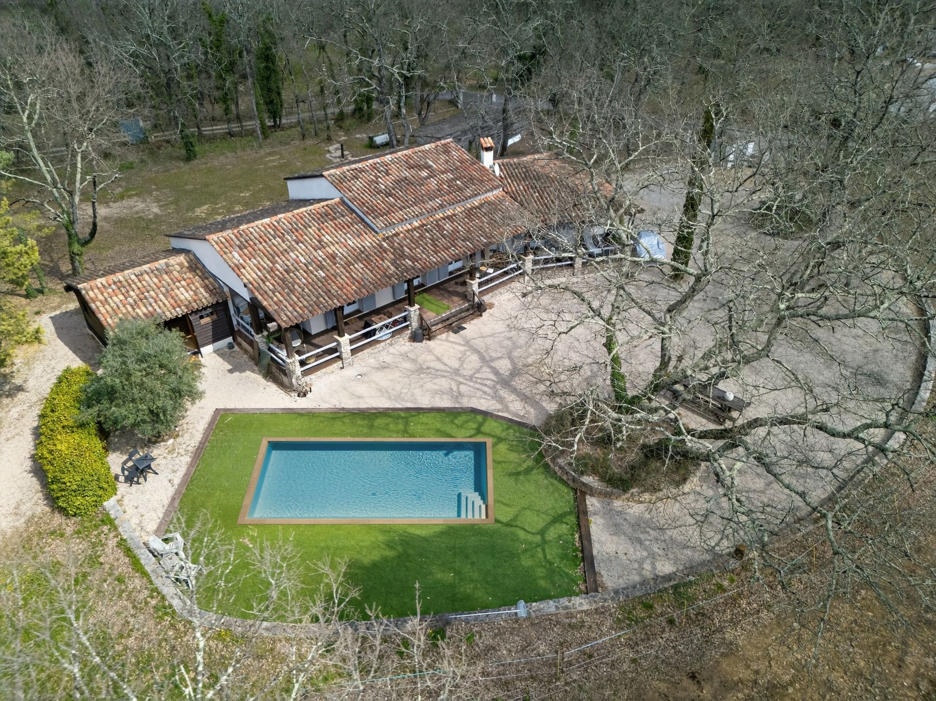 villa 6 Rooms for sale on TOURRETTES (83440)