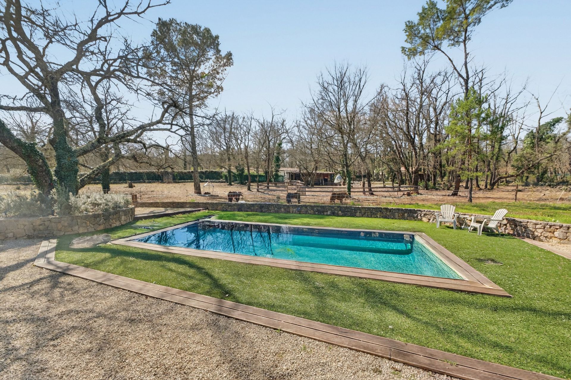 villa 6 Rooms for sale on TOURRETTES (83440)