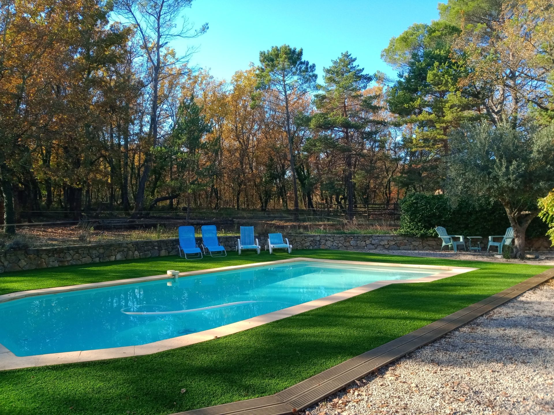 villa 6 Rooms for sale on TOURRETTES (83440)