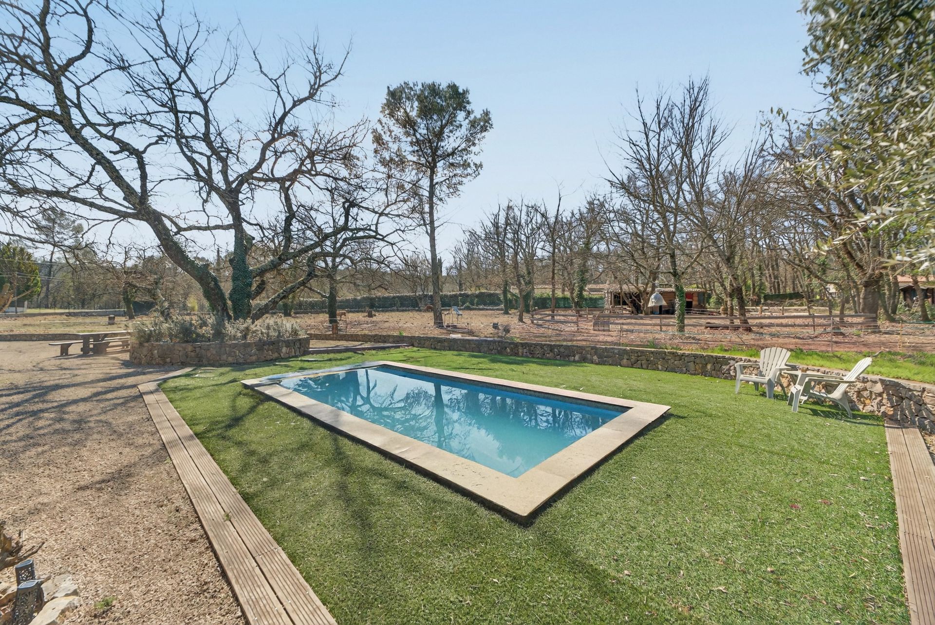 villa 6 Rooms for sale on TOURRETTES (83440)