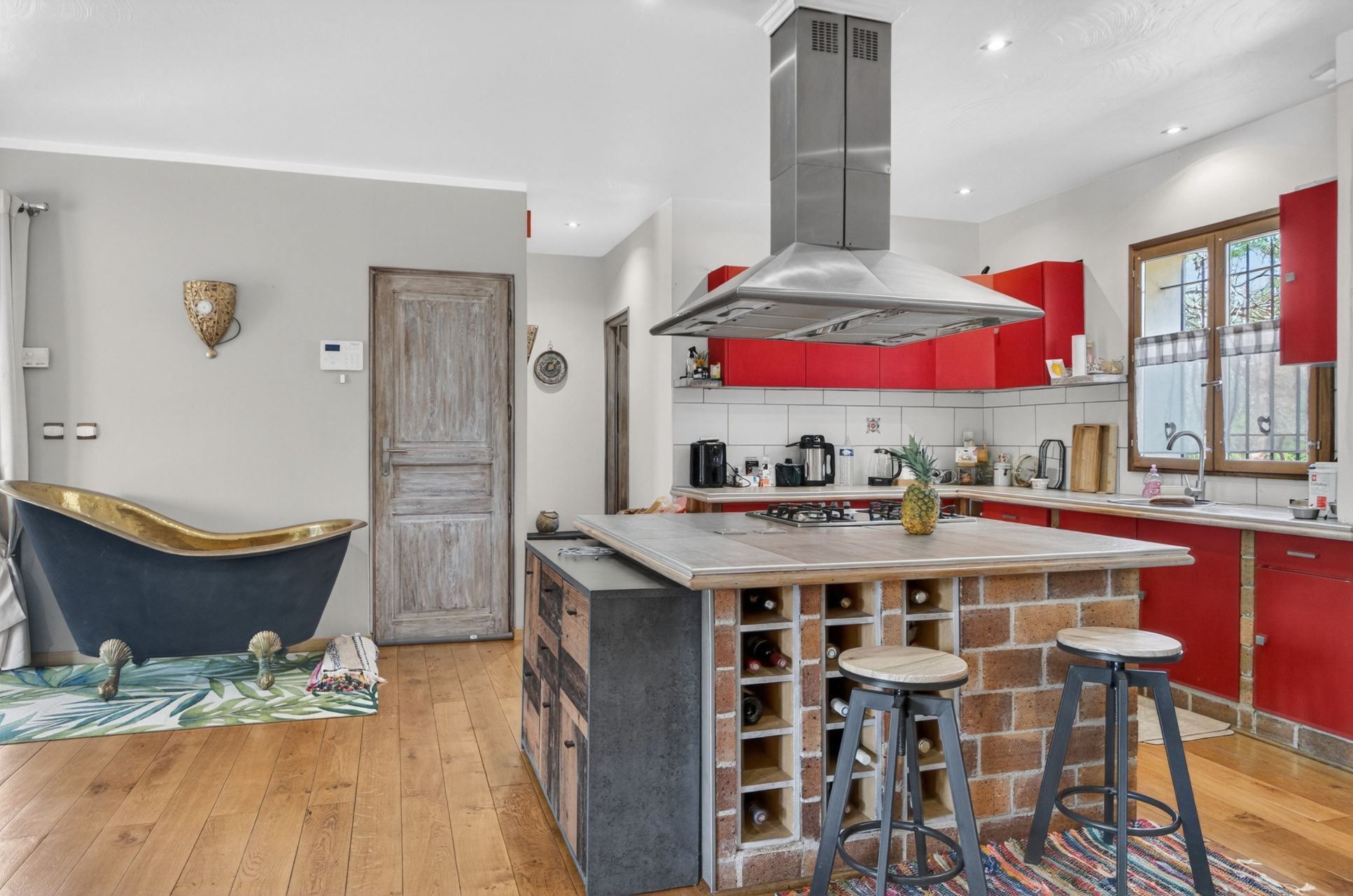 villa 6 Rooms for sale on TOURRETTES (83440)