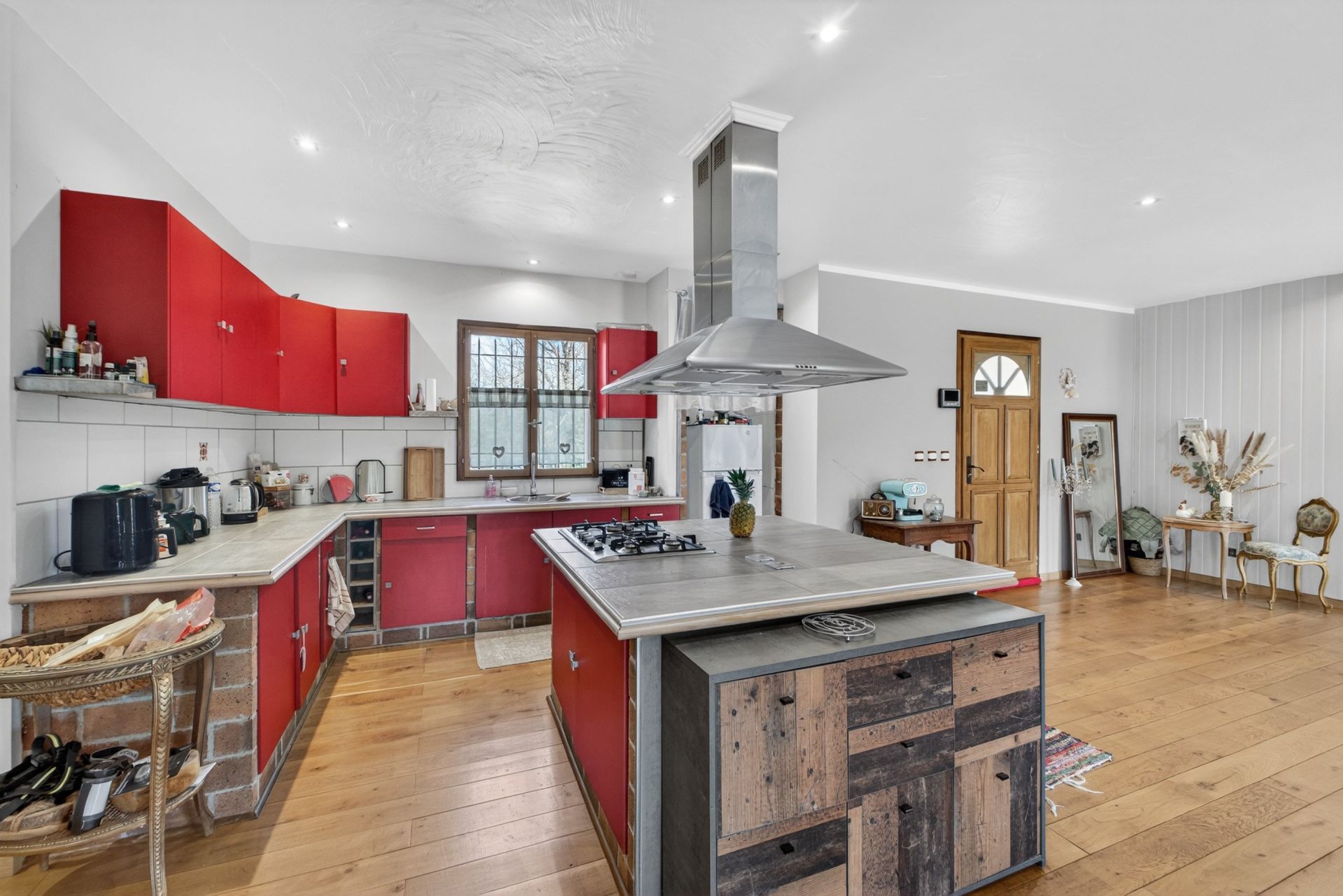 villa 6 Rooms for sale on TOURRETTES (83440)