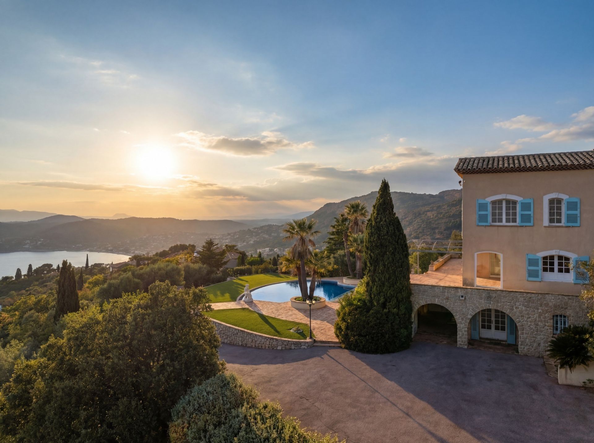 bastide 7 Rooms for sale on ST RAPHAEL (83700)