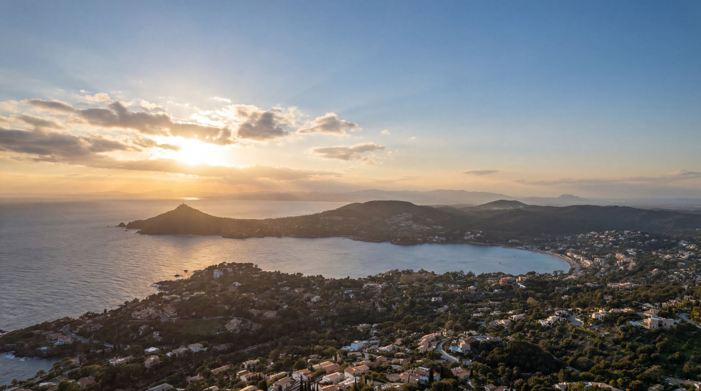 bastide 7 Rooms for sale on ST RAPHAEL (83700)